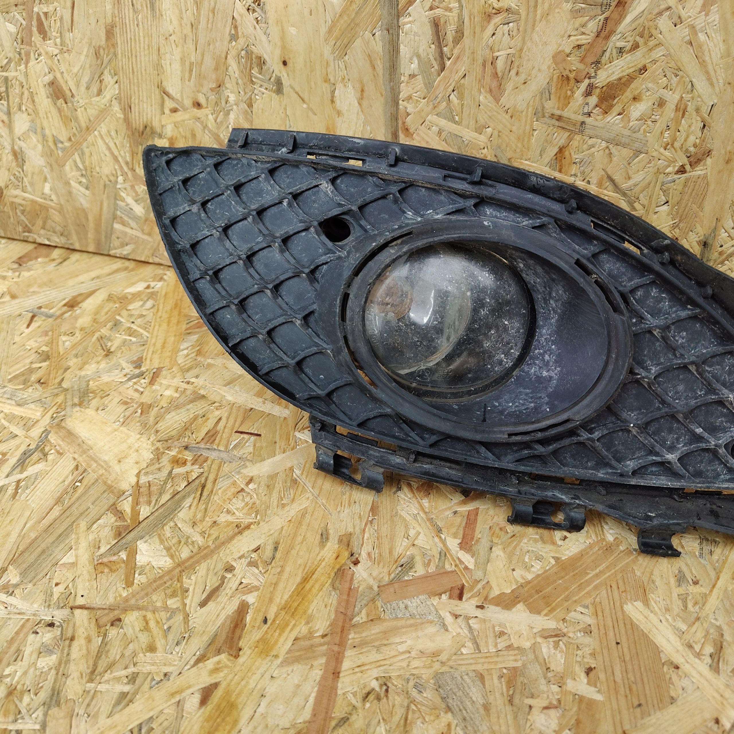 grid of a bumper front left MERCEDES A KLASA A176