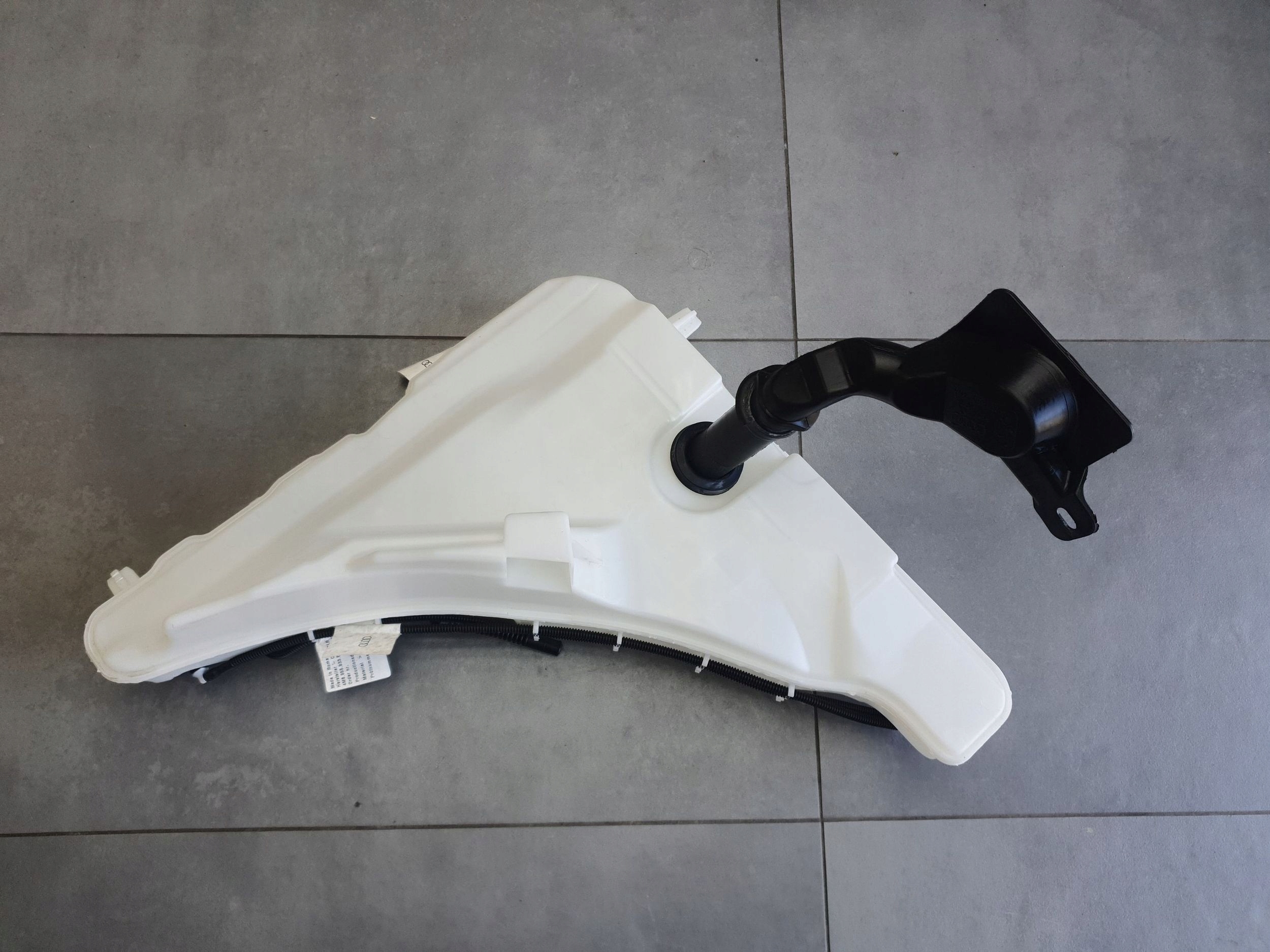 Audi Q8 washer fluid tank pompki 4M0955452C 4M0955448C