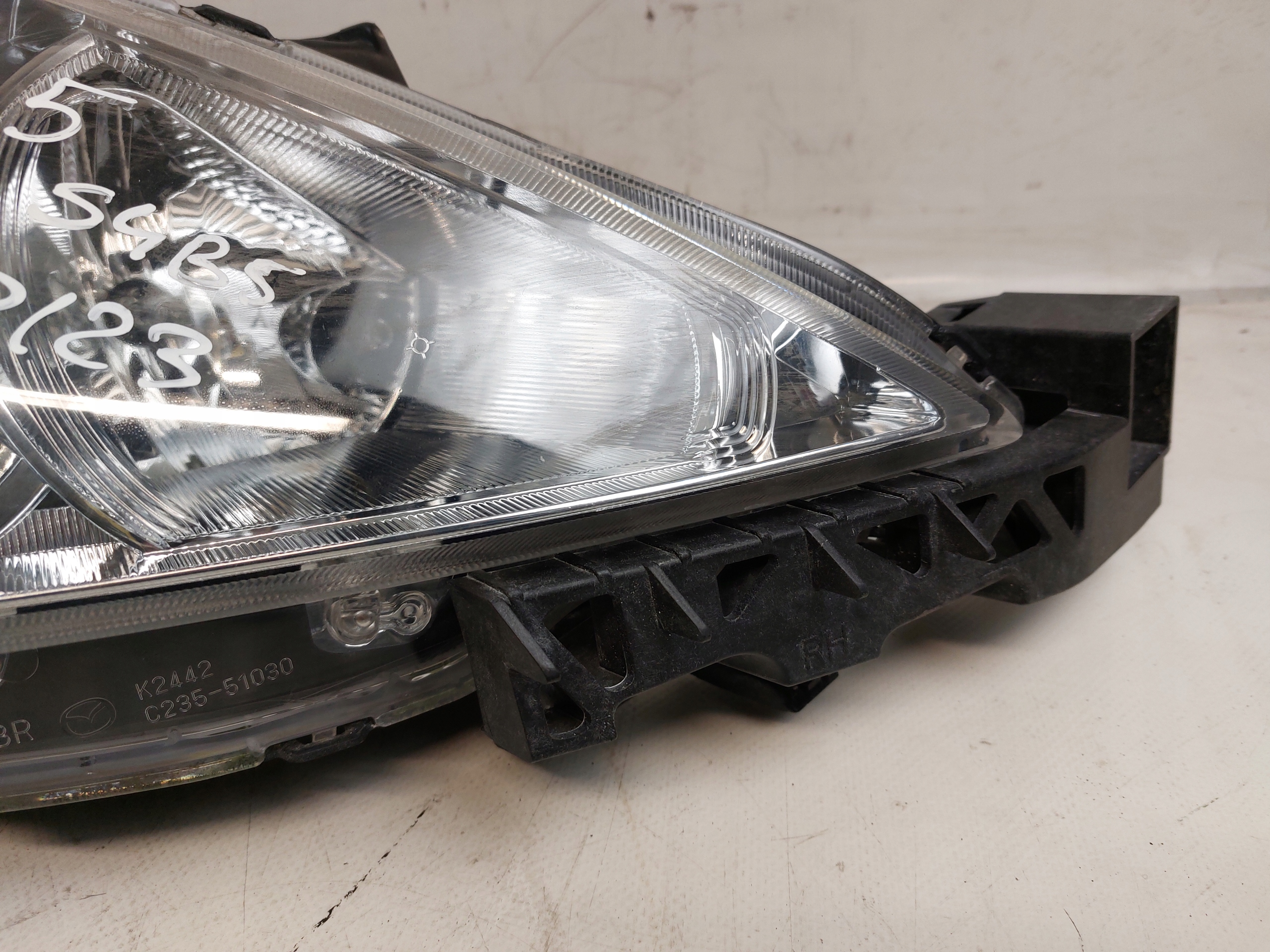 light right front MAZDA 5 and