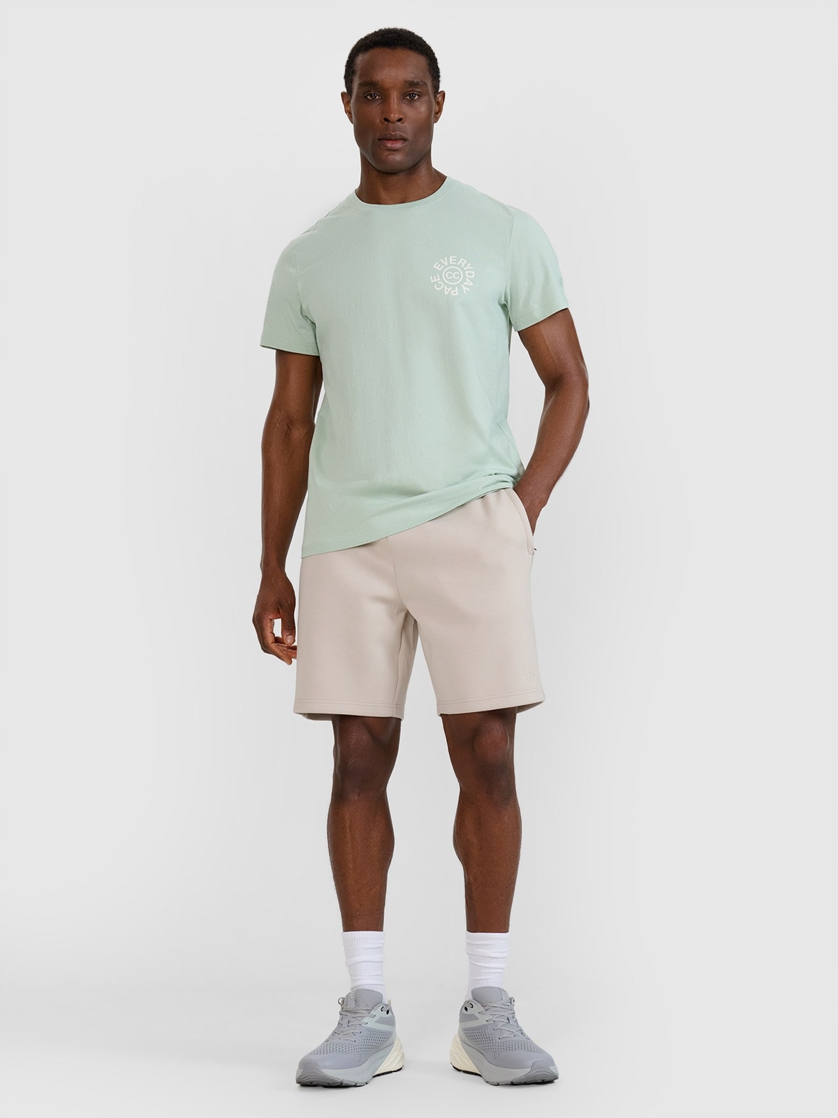 4F Kraťasy béžové S