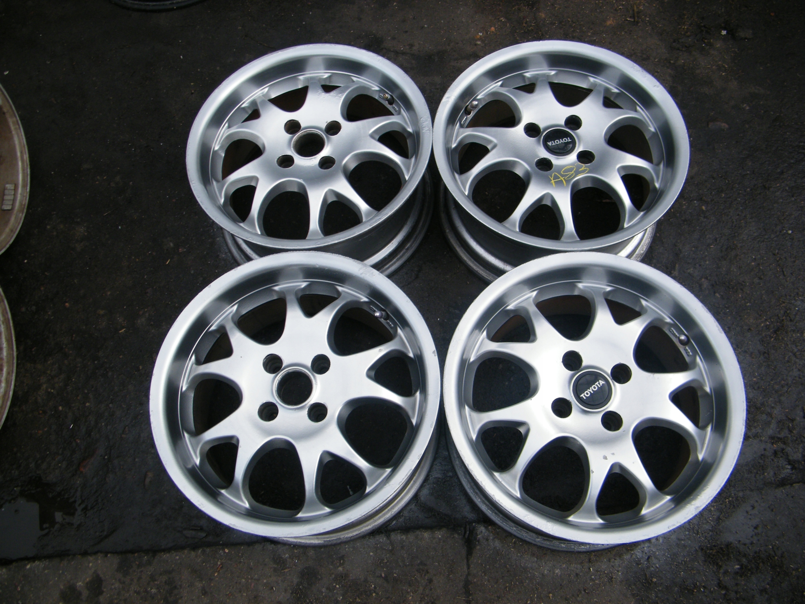 4× Обід алюміній Alutec MAZDA 2 3 TOYOTA KIA HYUNDAI 7.0