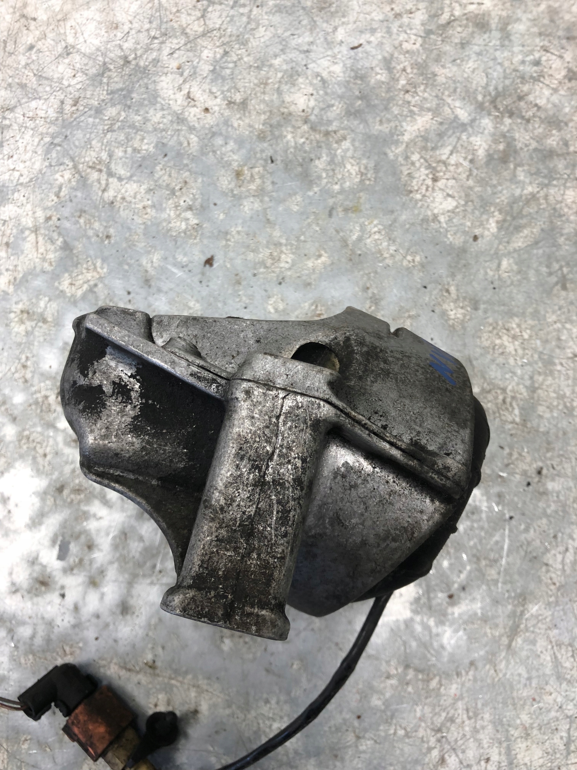 holder engine mount AUDI Q5 8R0199381N