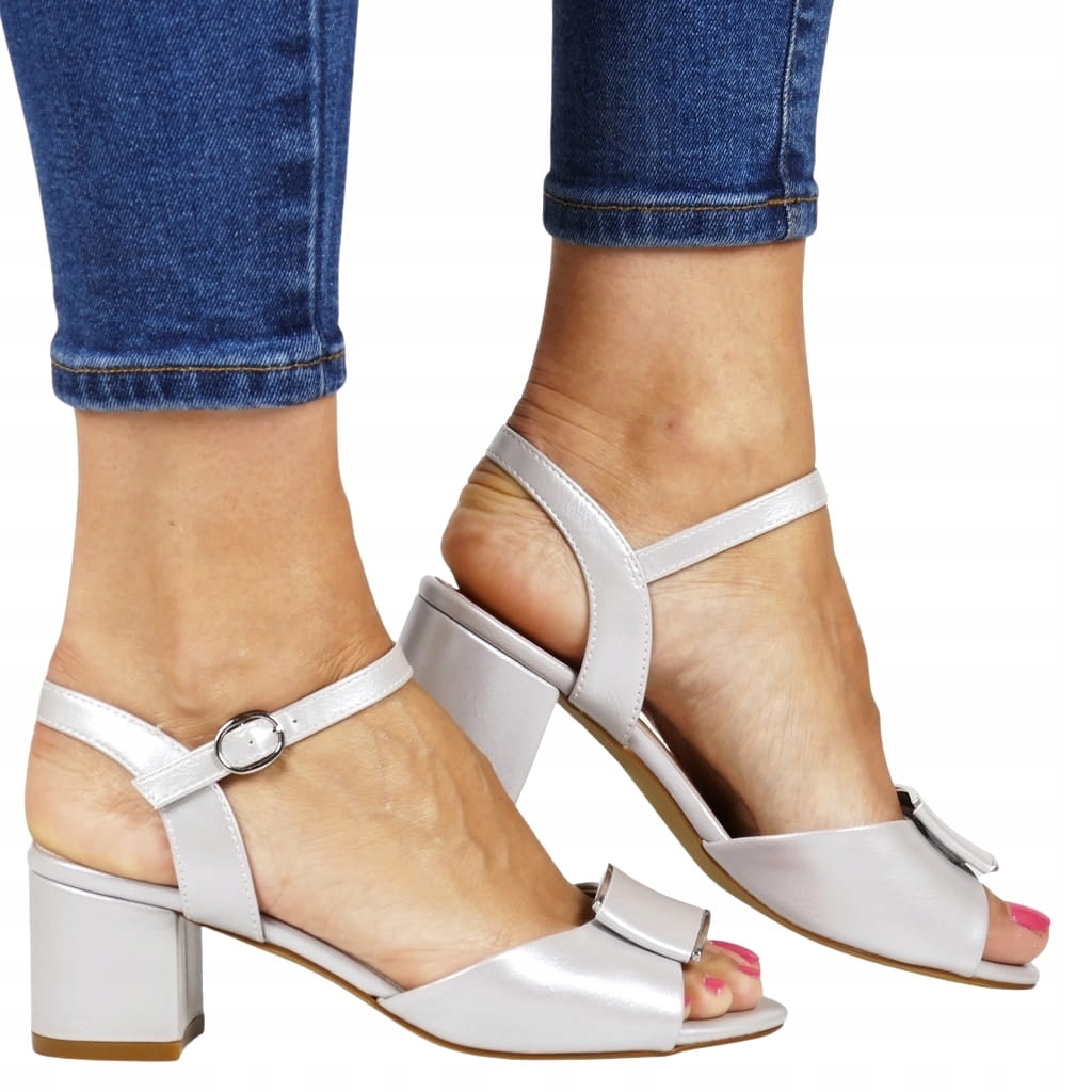 Dámské Sandály Na Nízkém Podpatku Se Zapínáním Na Kotníku, Stříbrné, Pohodlné A Pěkné