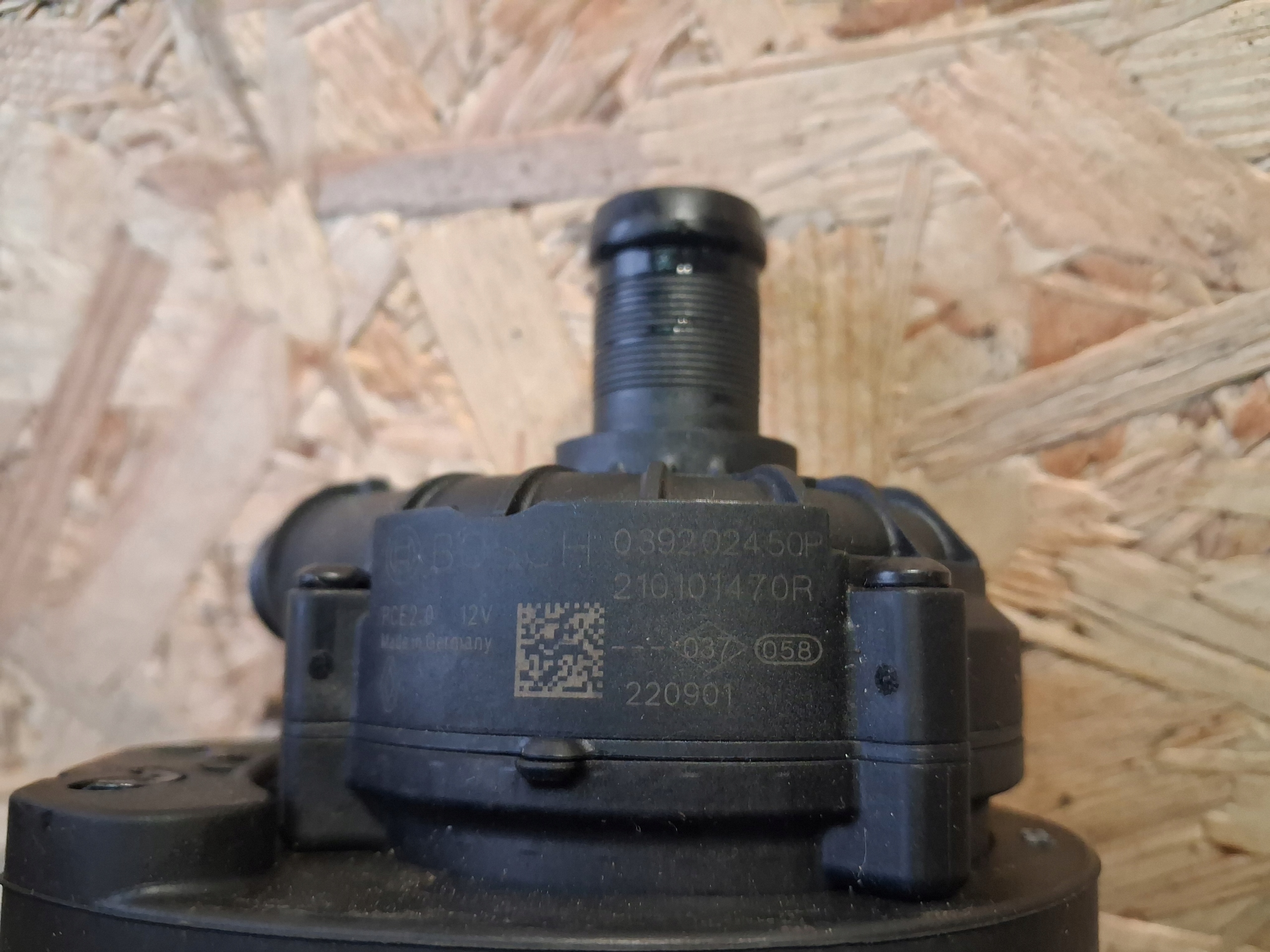 supplementary water pump RENAULT OE 210101470R