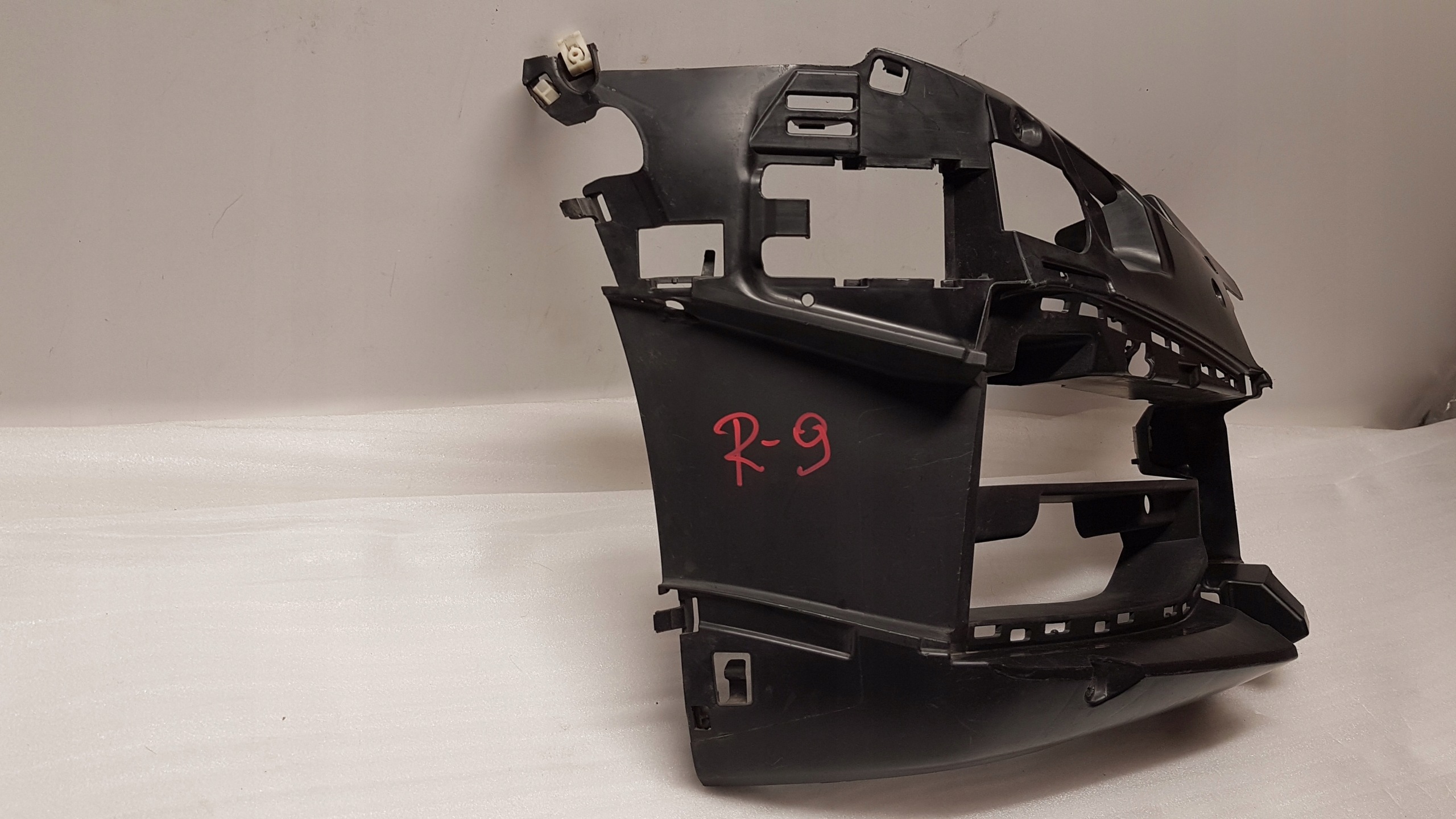 bumper bracket right front BMW 5 G30 G31 m-packet 8064968
