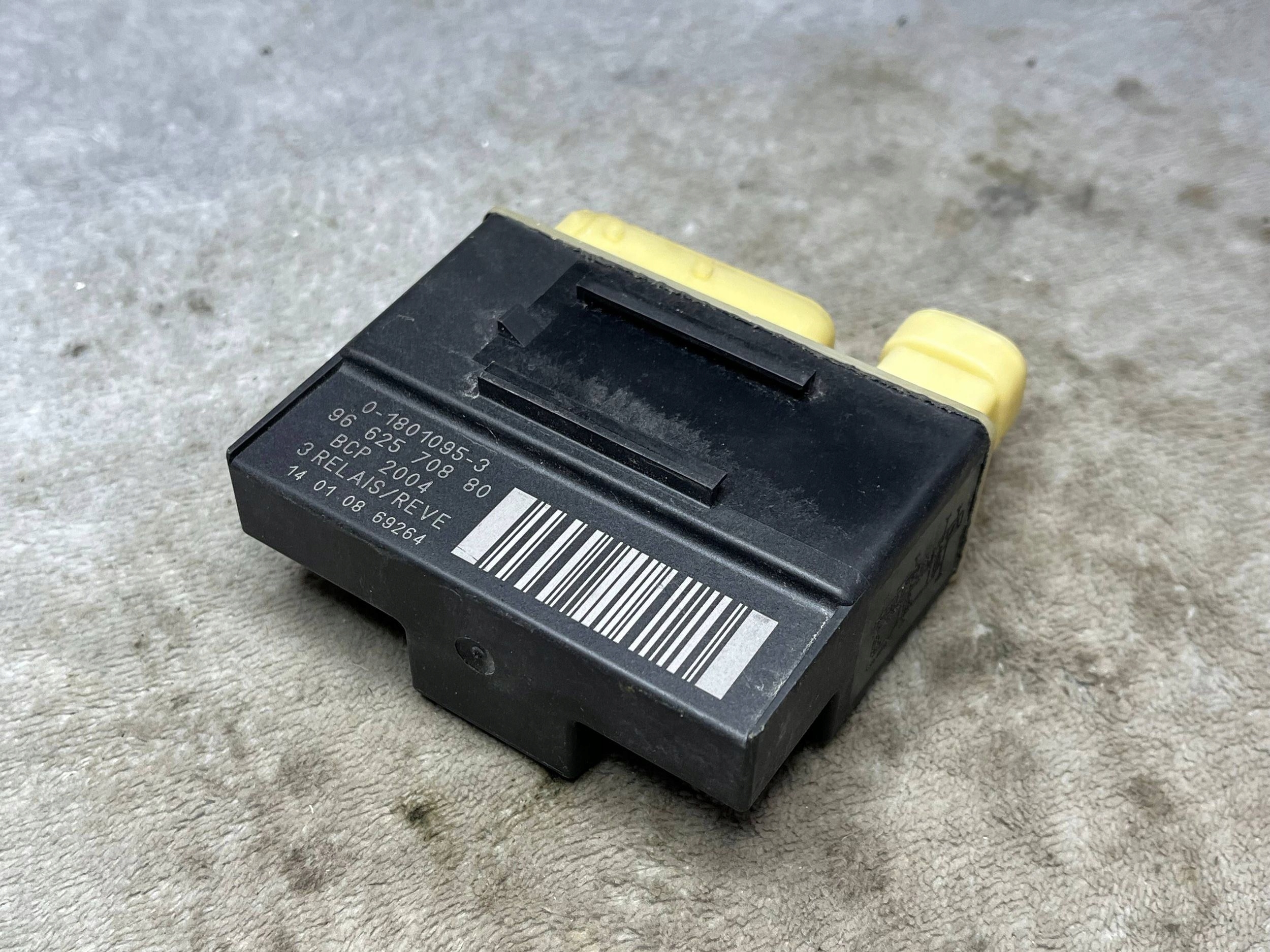 relay plugs zarowych Peugeot 9662570880 !J