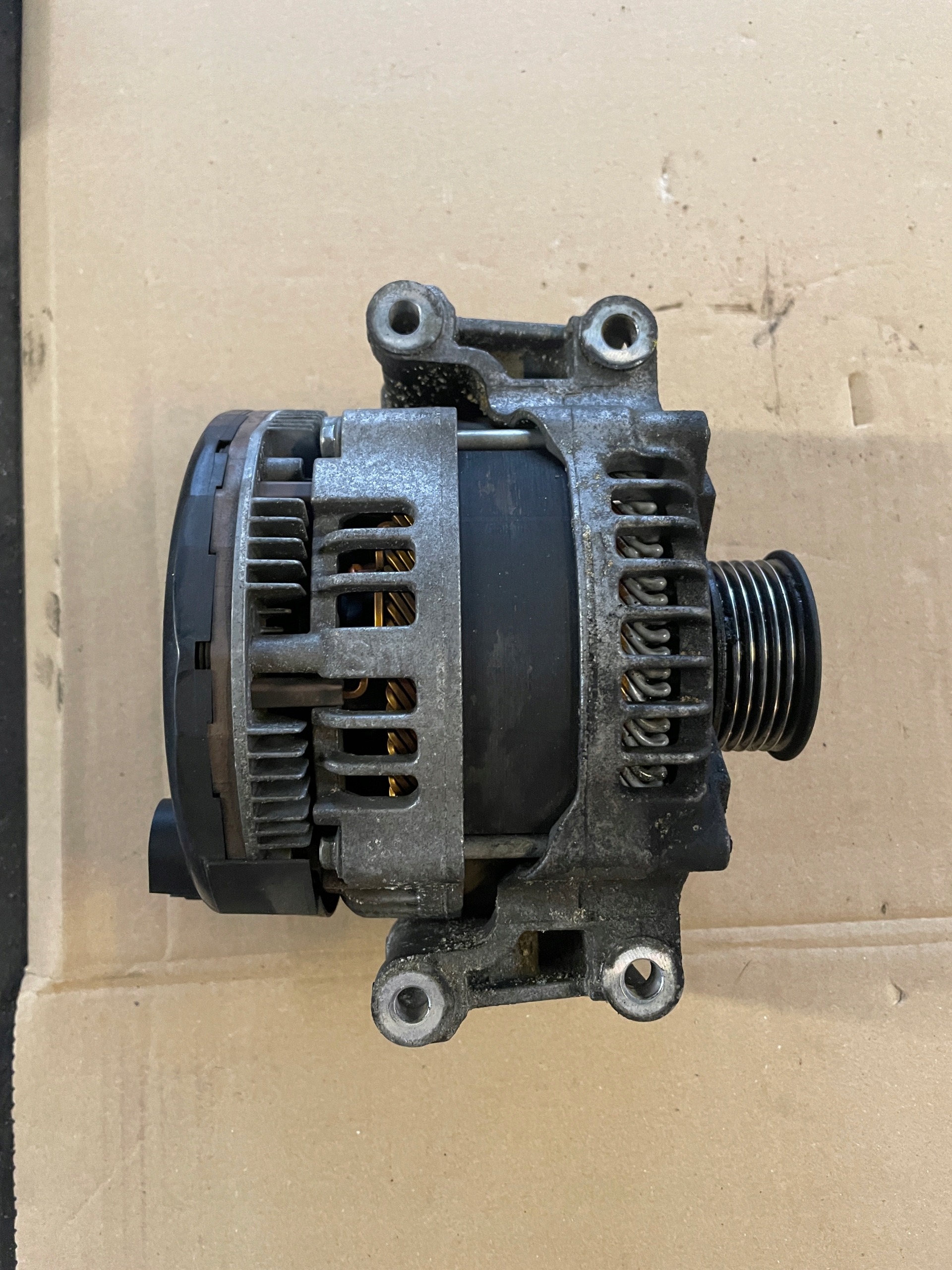 AUDI Q7m ALTERNATOR6e903024q