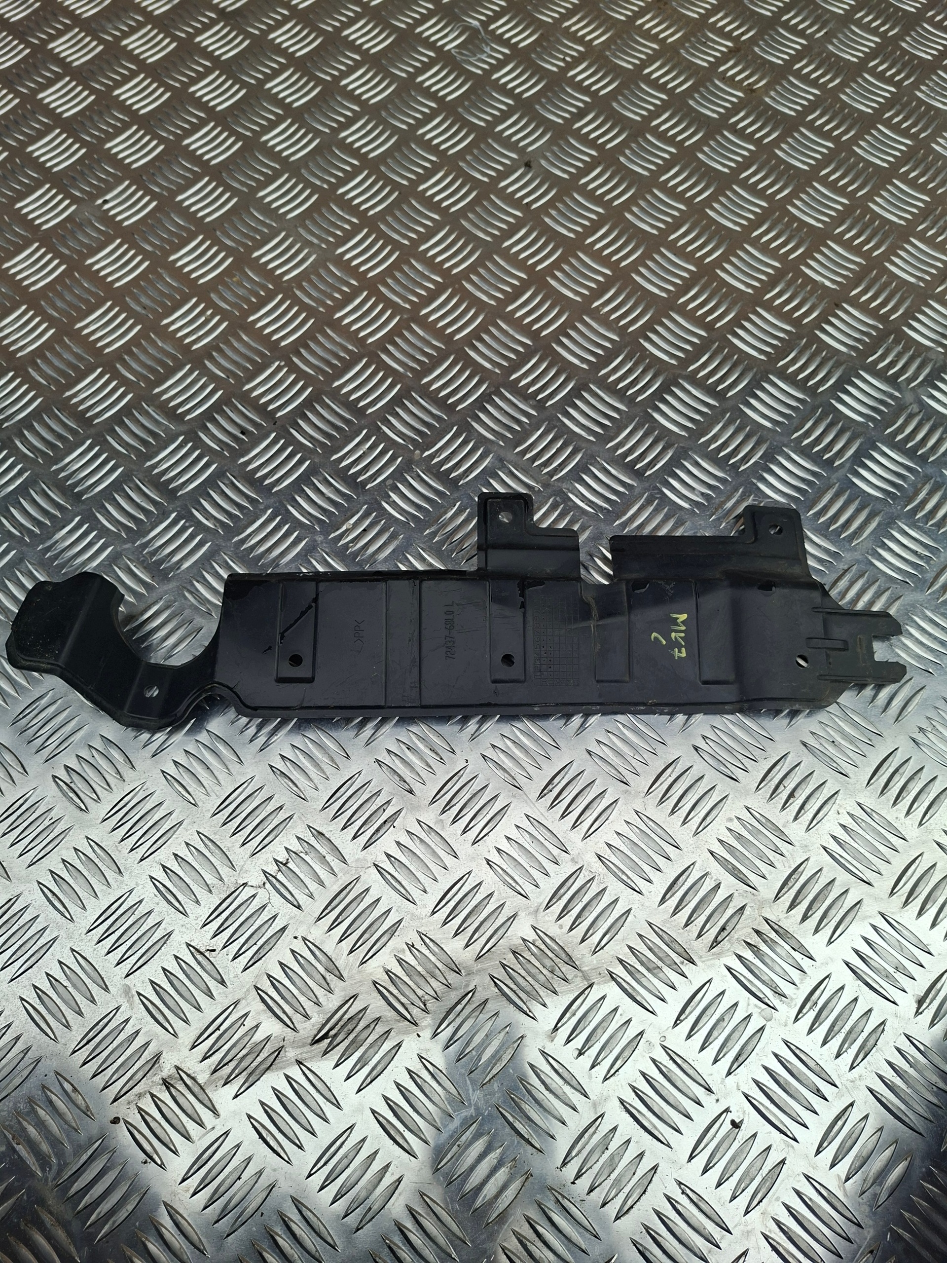 luftansaugkanal links SUZUKI SWIFT MK7 OE 72437-68L0