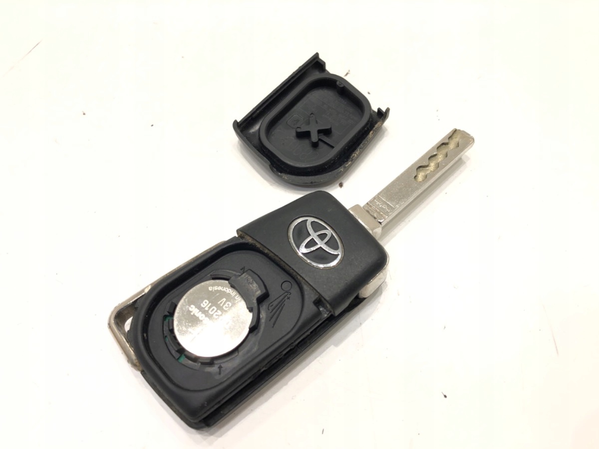 KLUCZYK TOYOTA AURIS II 13-18 PILOT Producent części OEM