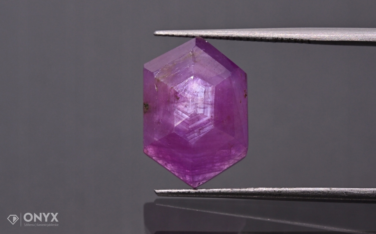 Rubín fazetovaná rozeta hexagon 13,5x9 mm