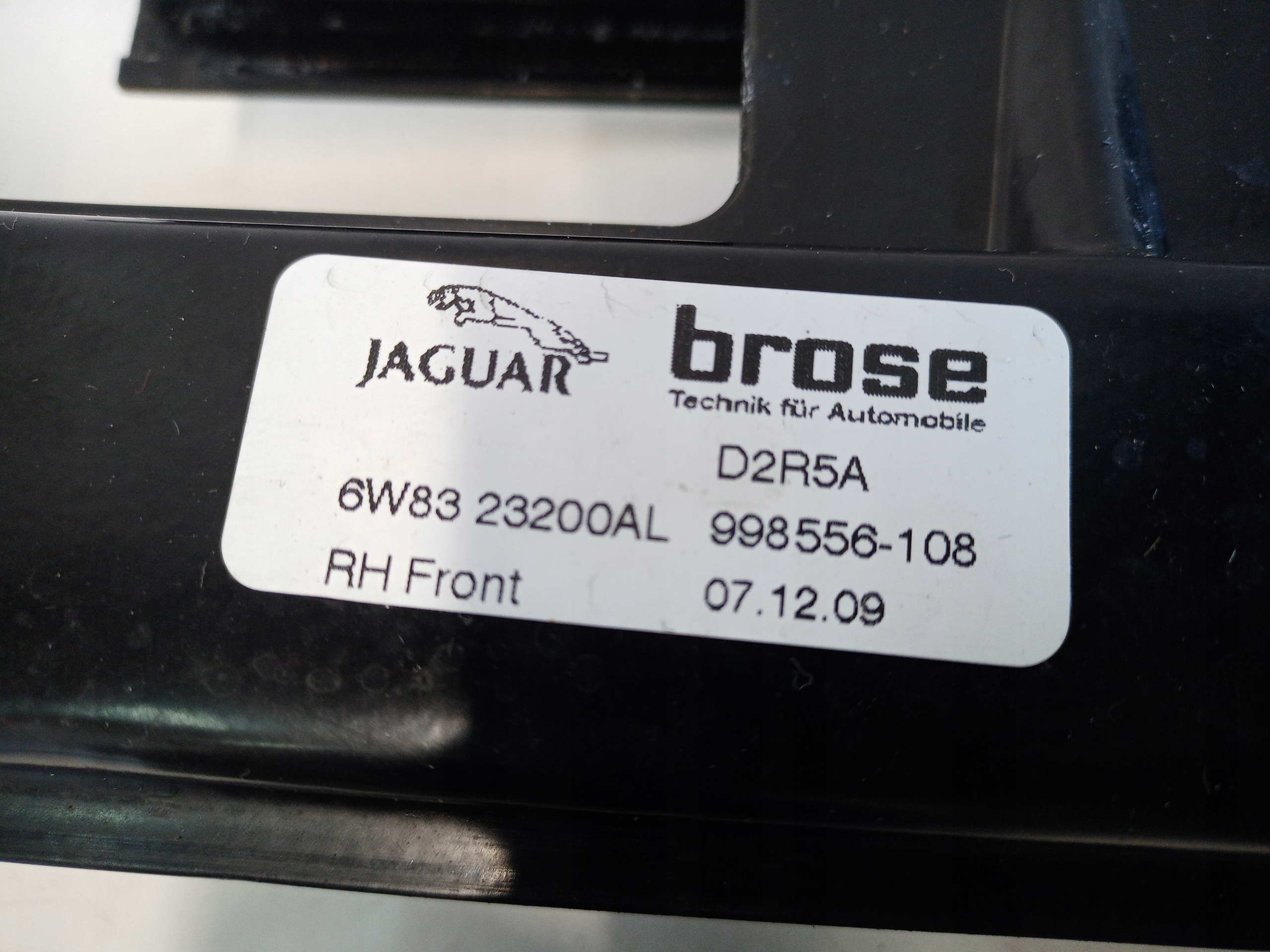 PODNOŚNIK SZYBY PRAWY PRZÓD JAGUAR XK X150 Producent części Jaguar OE