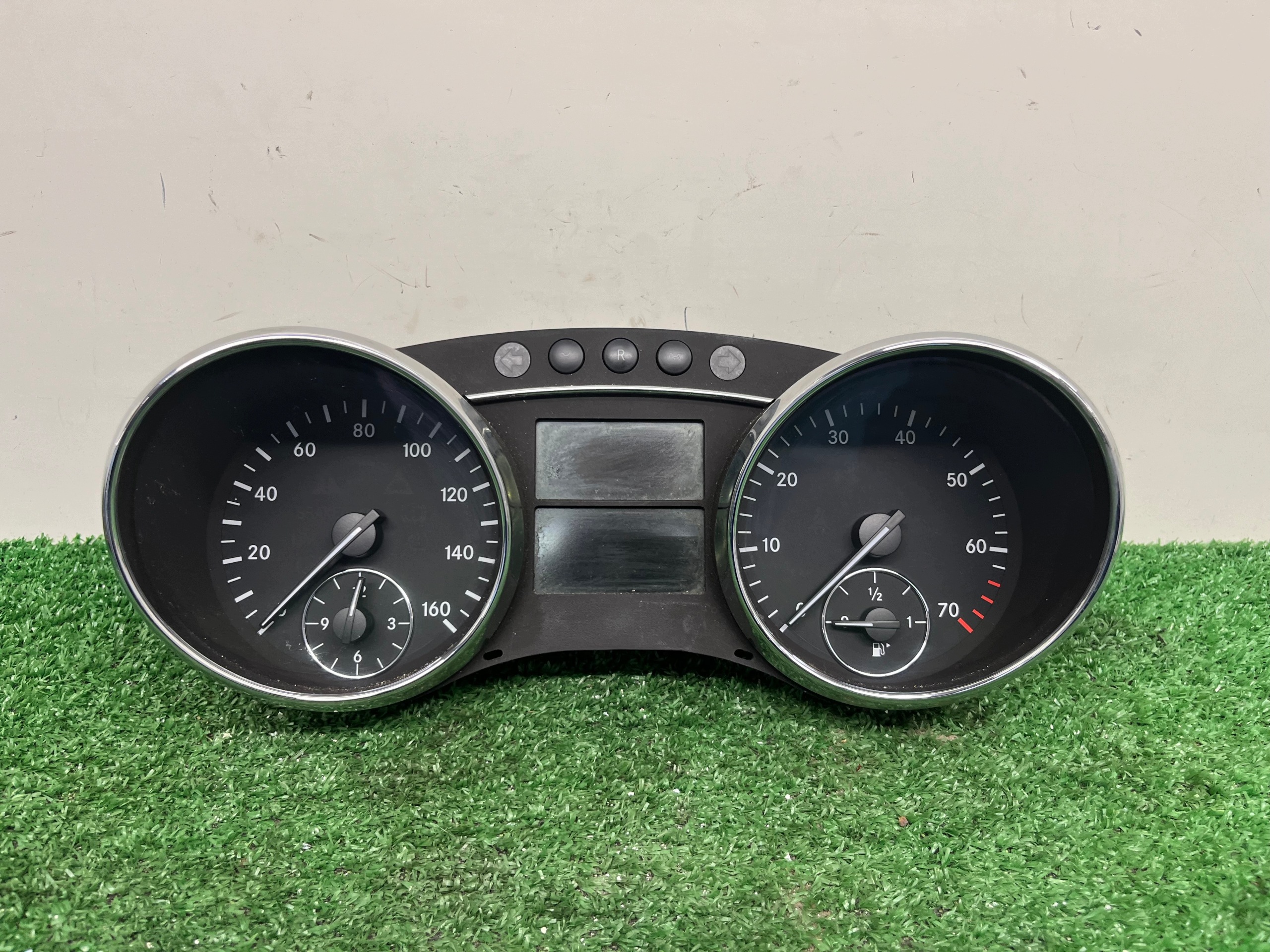 dials dials MERCEDES-BENZ R KLASA W251 A2515401748