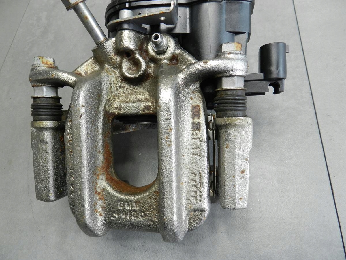 BMW 5 F10 520i caliper right rear part