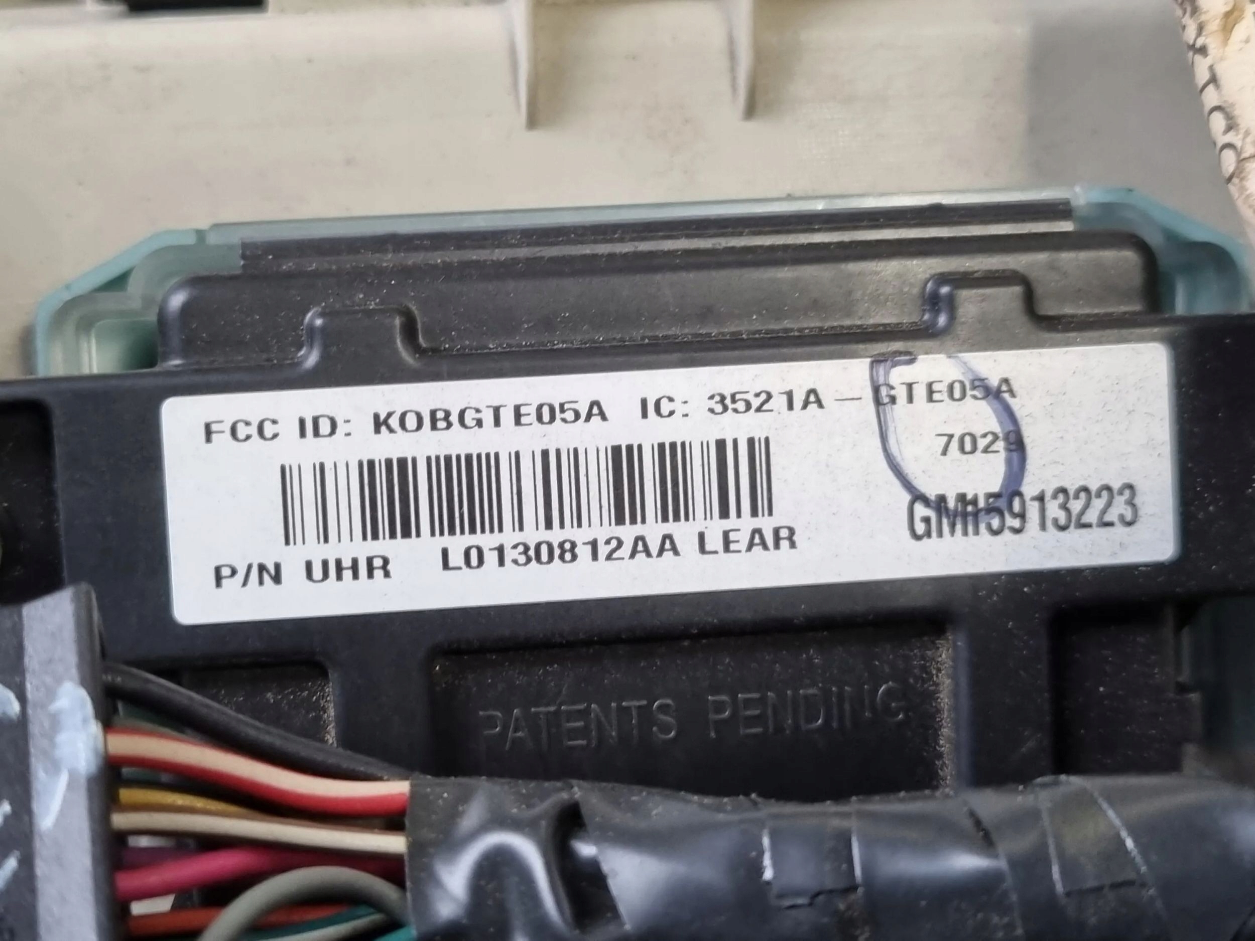 2007 Cadillac ESCALADE лампочка 15913223