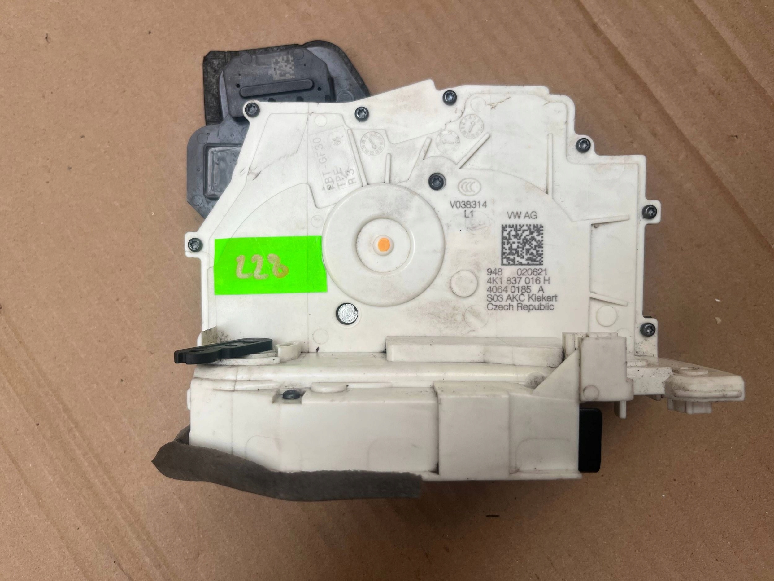 lock door right front Audi A6 A7 Q8 4K1837016H original !