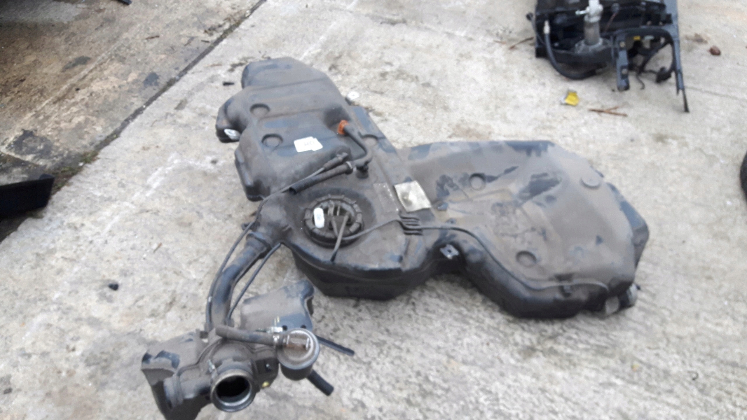 Serbatoio PALIWOWY AUDI A4 B6 2.0 FSI 2,5 DIESEL KOMBI