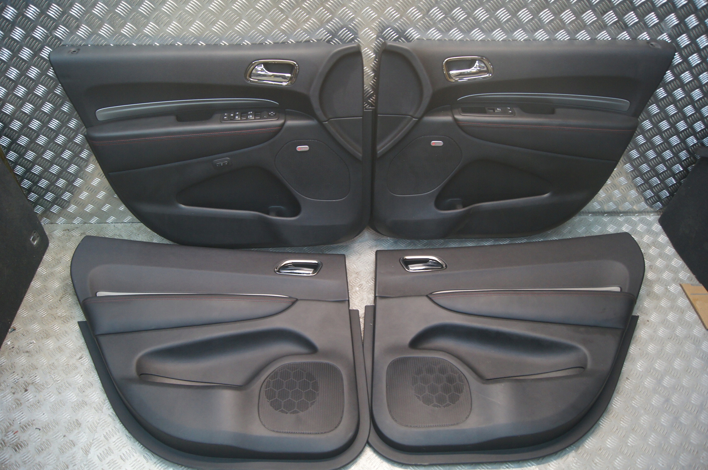 Dodge Durango III LIFT бічні двері BEATS