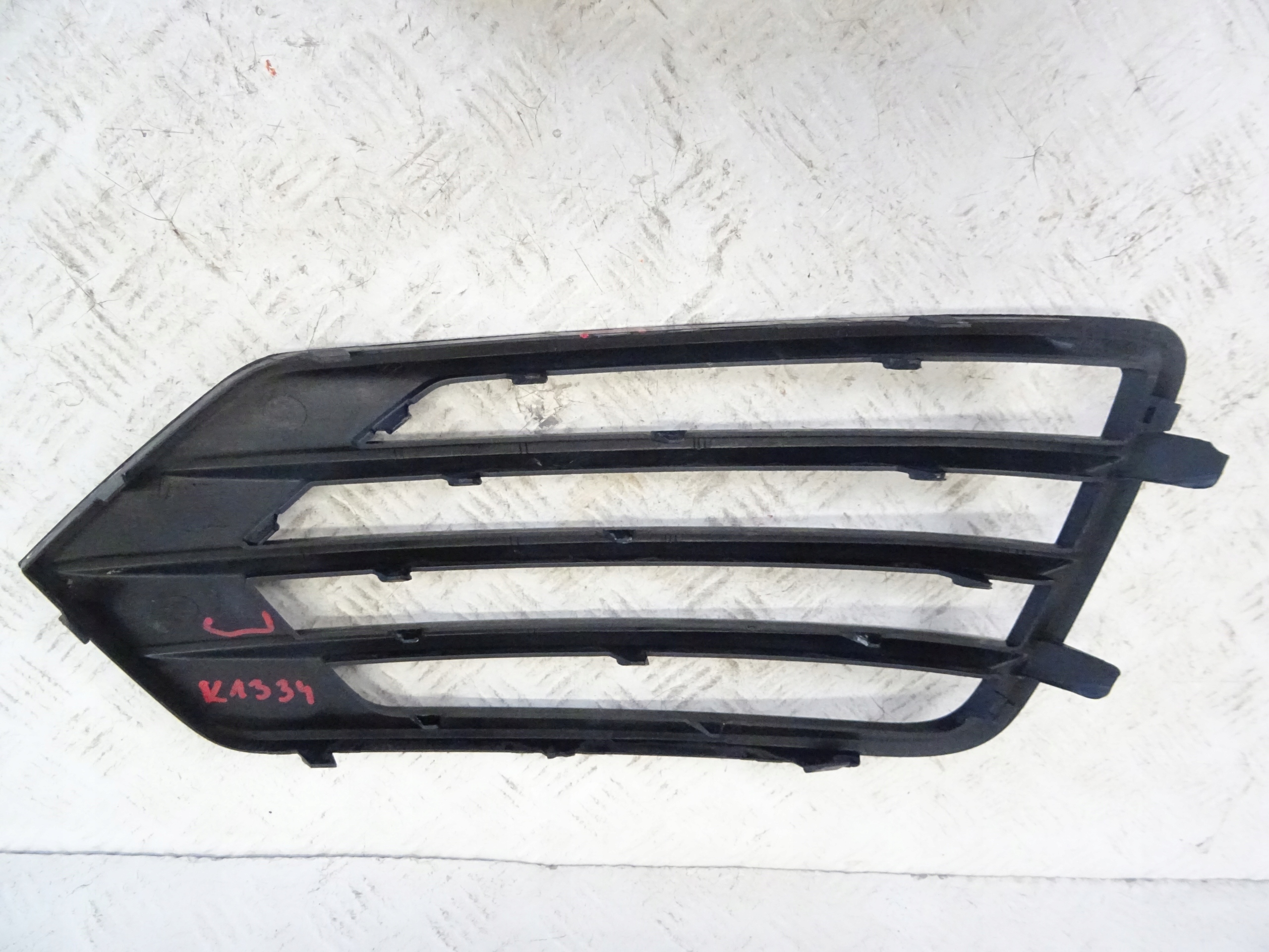 grid of a bumper front front left AUDI Q3 8U LIFT S-LINE 8U0807681K