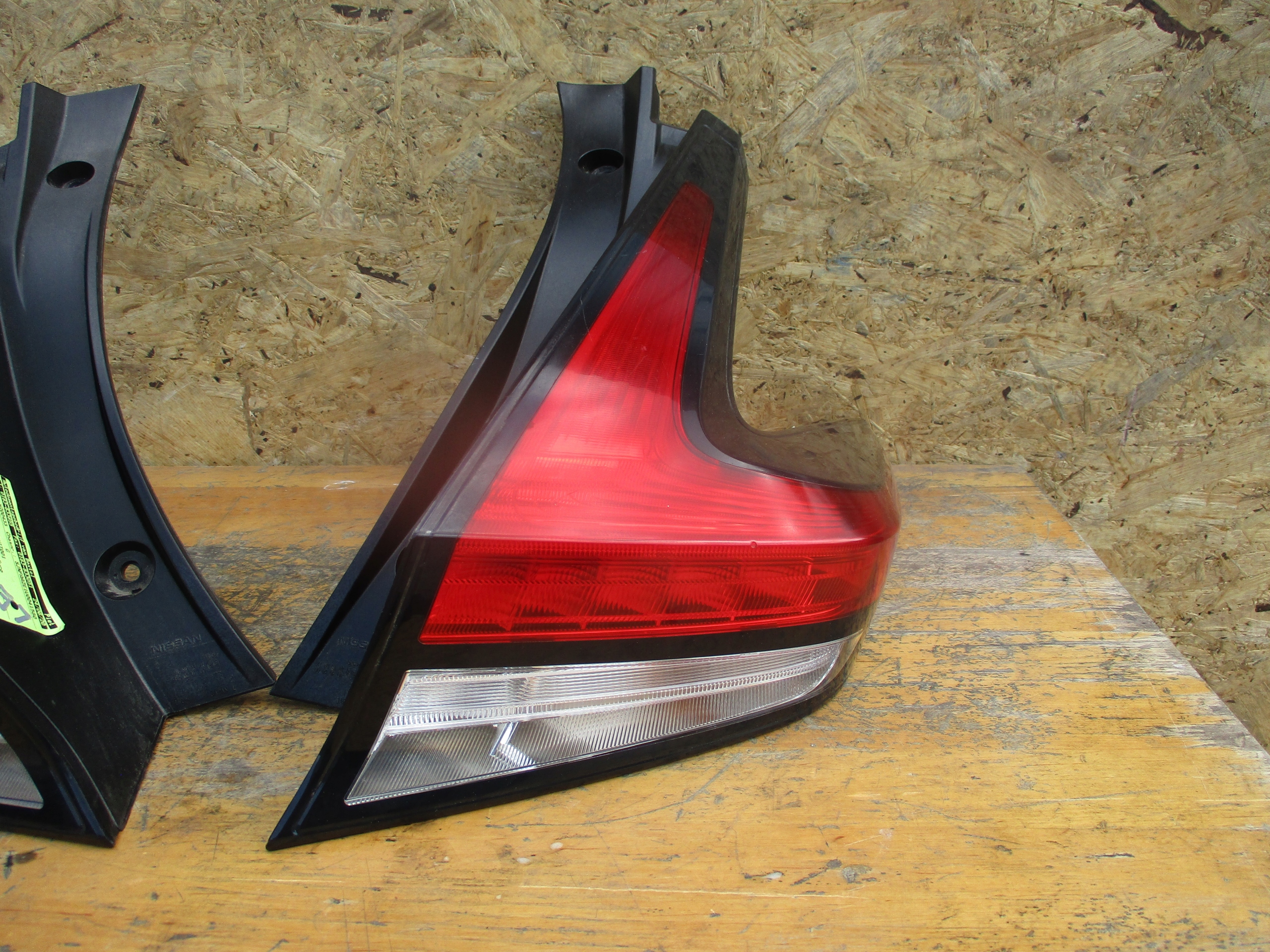 light rear part left Nissan Leaf 17