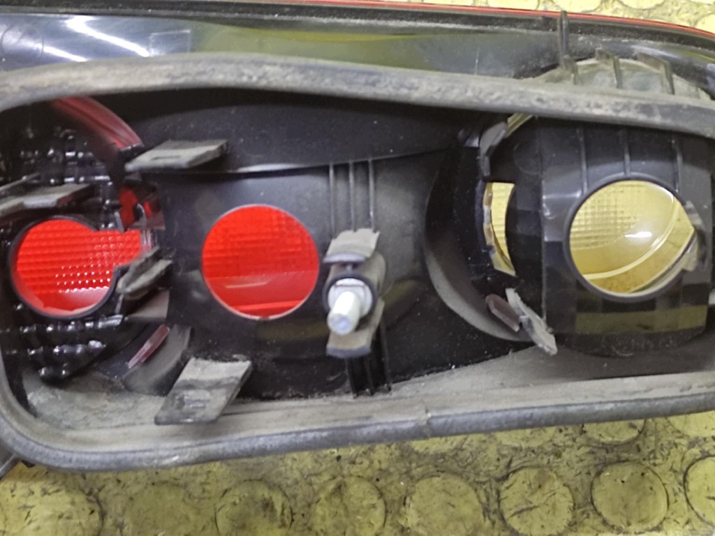 RENAULT LAGUNA II light right rear part to the bonnet