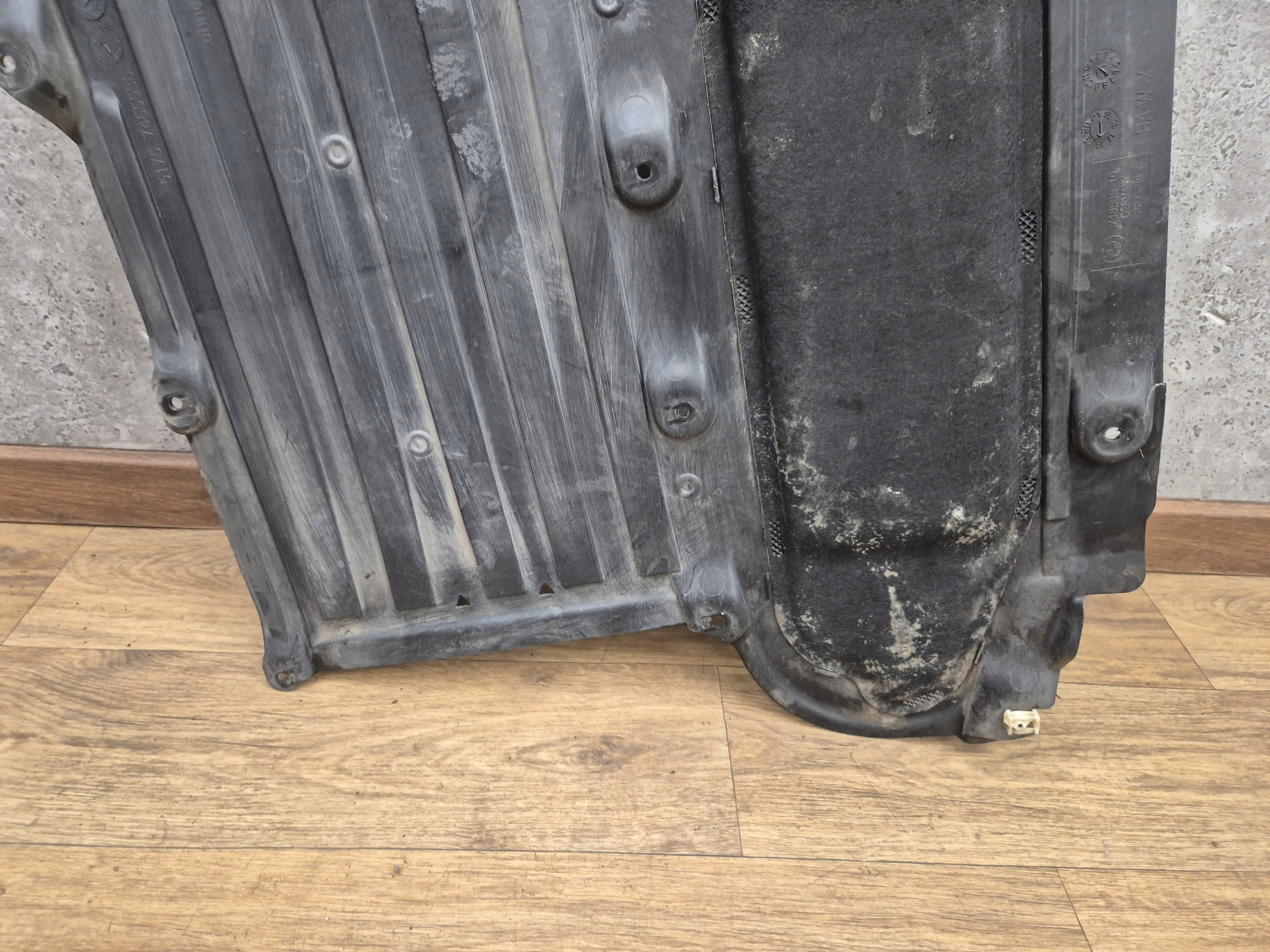 BMW 5 G30 G31 abdeckung Blende Abdeckung BODEN mitte Unterfahrschutz 7455536