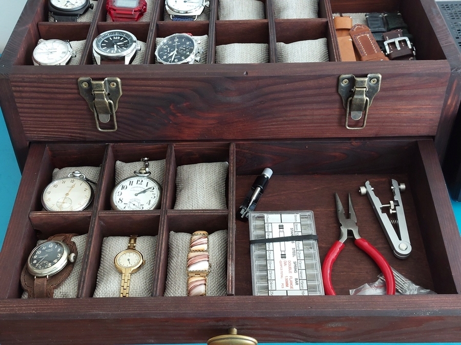 KOMÓDKA SKRZYNECZKA KASETKA PUDEŁKO NA16 ZEGARKÓW DREWNO ROBIONA RĘCZNIE Płeć uniseks