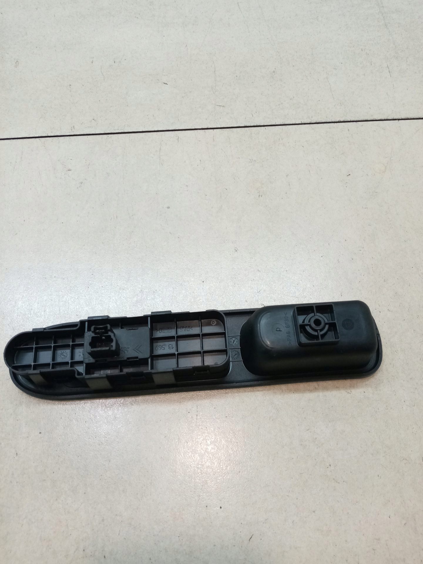 PANEL okna pravý předek PEUGEOT 307 2.0 HDI