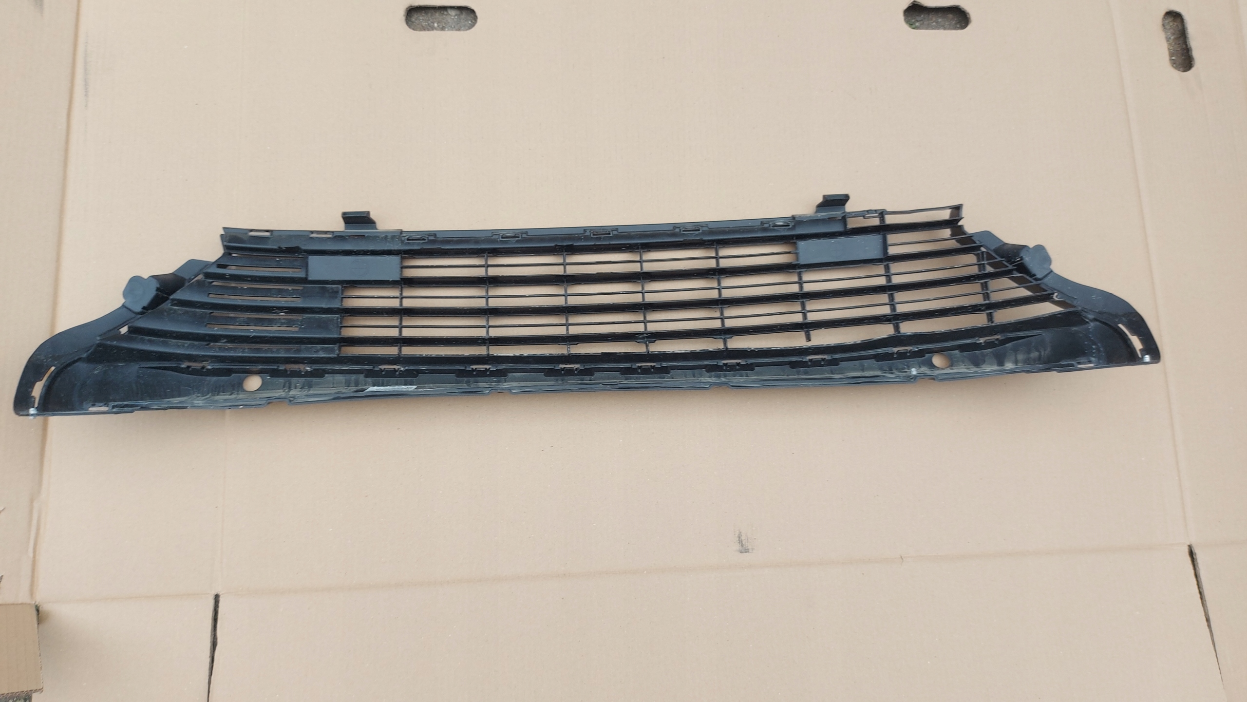 grid of a bumper central front front TOYOTA PROACE CITY OPEL COMBO E 18