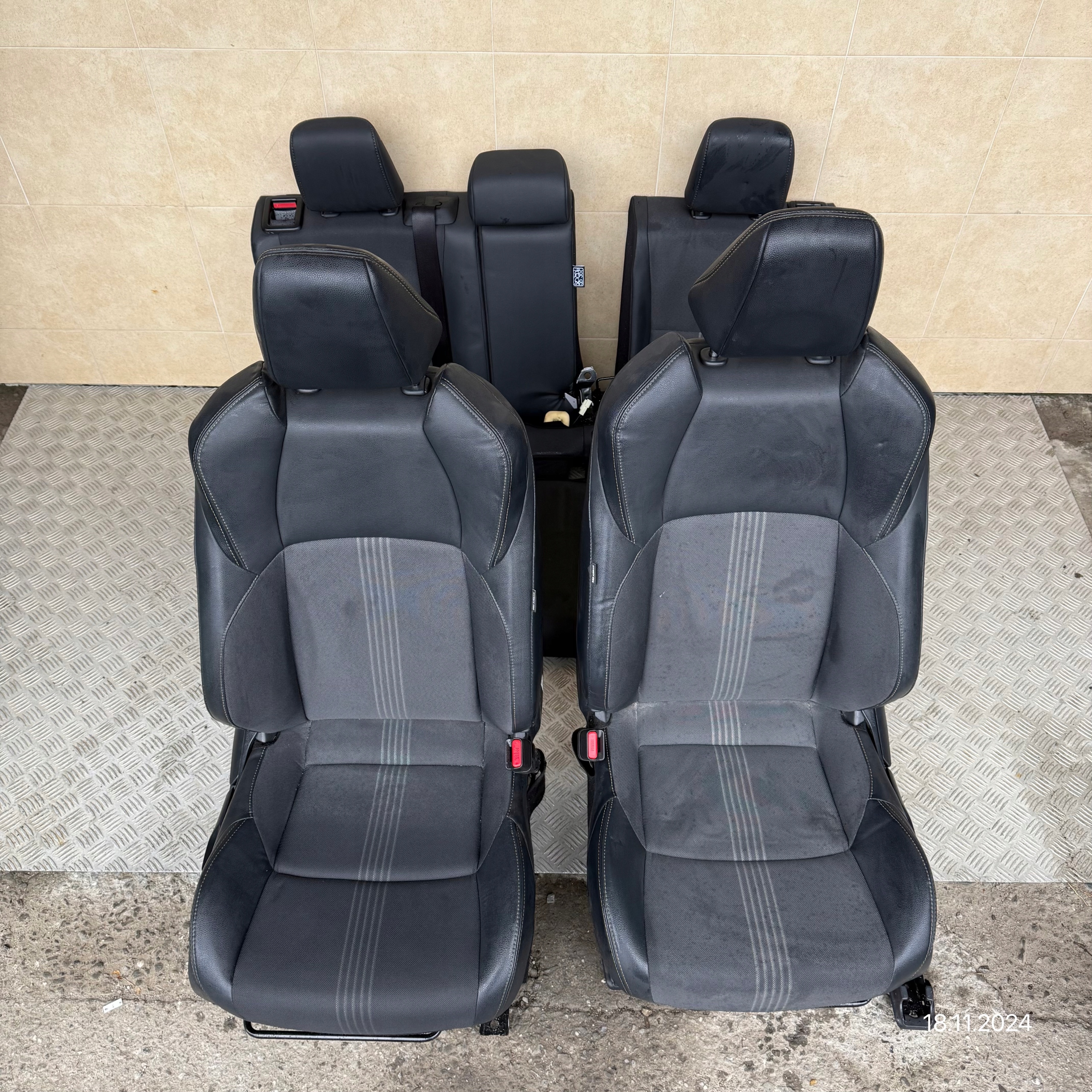 Sitze Halbleder KOMPLET TOYOTA YARIS CROSS