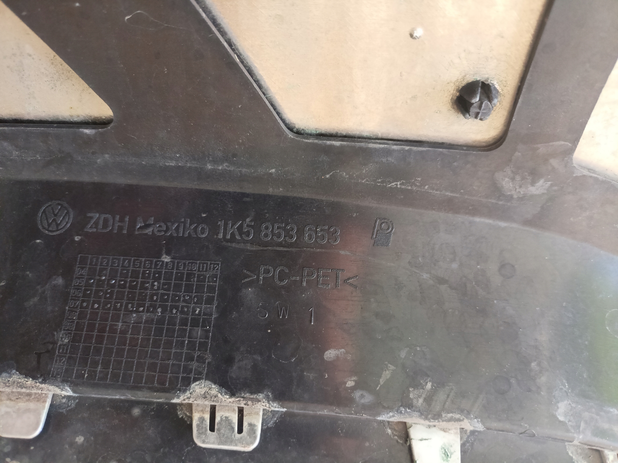 Volkswagen Golf V Jetta grille radiator grill