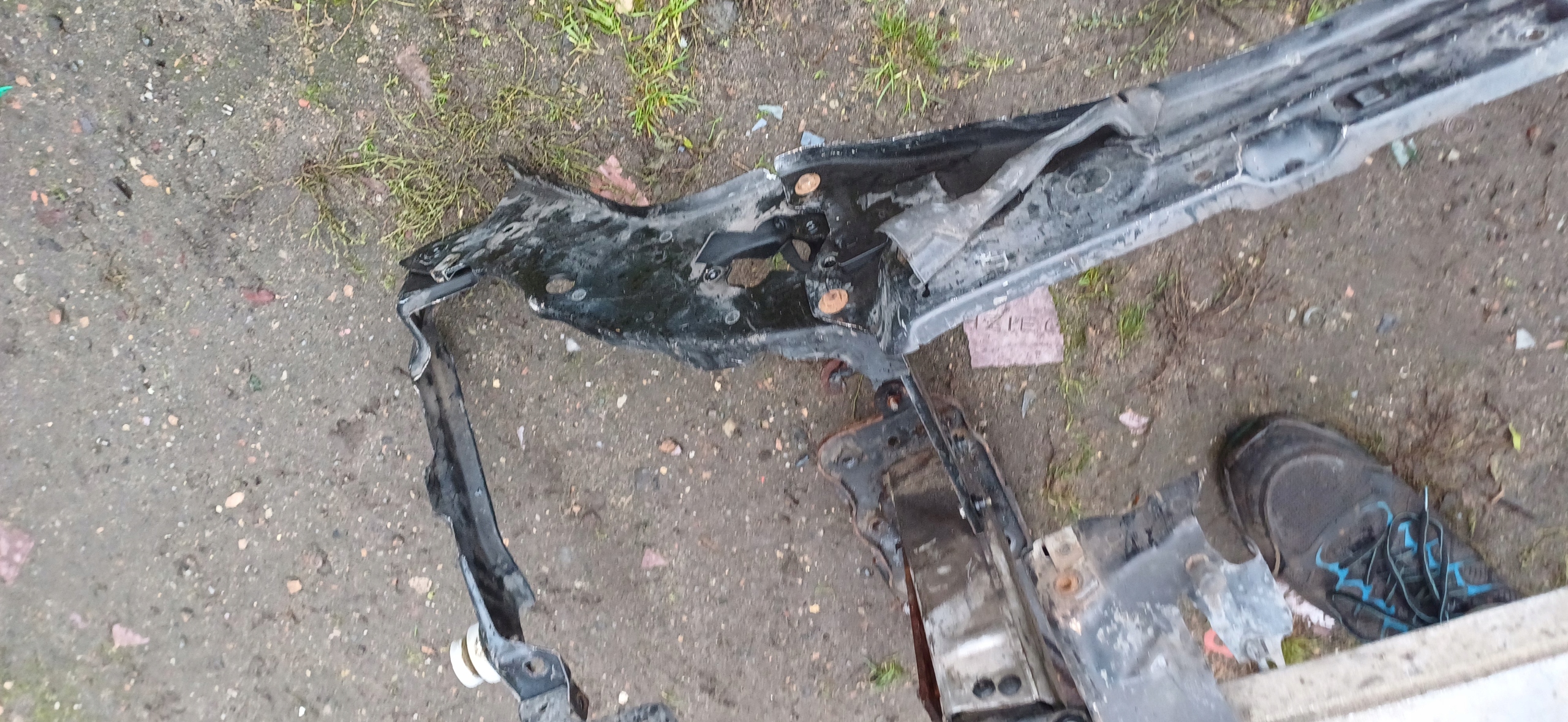 MERCEDES W211 OKULAR support panel for radiators holder sider below bumper