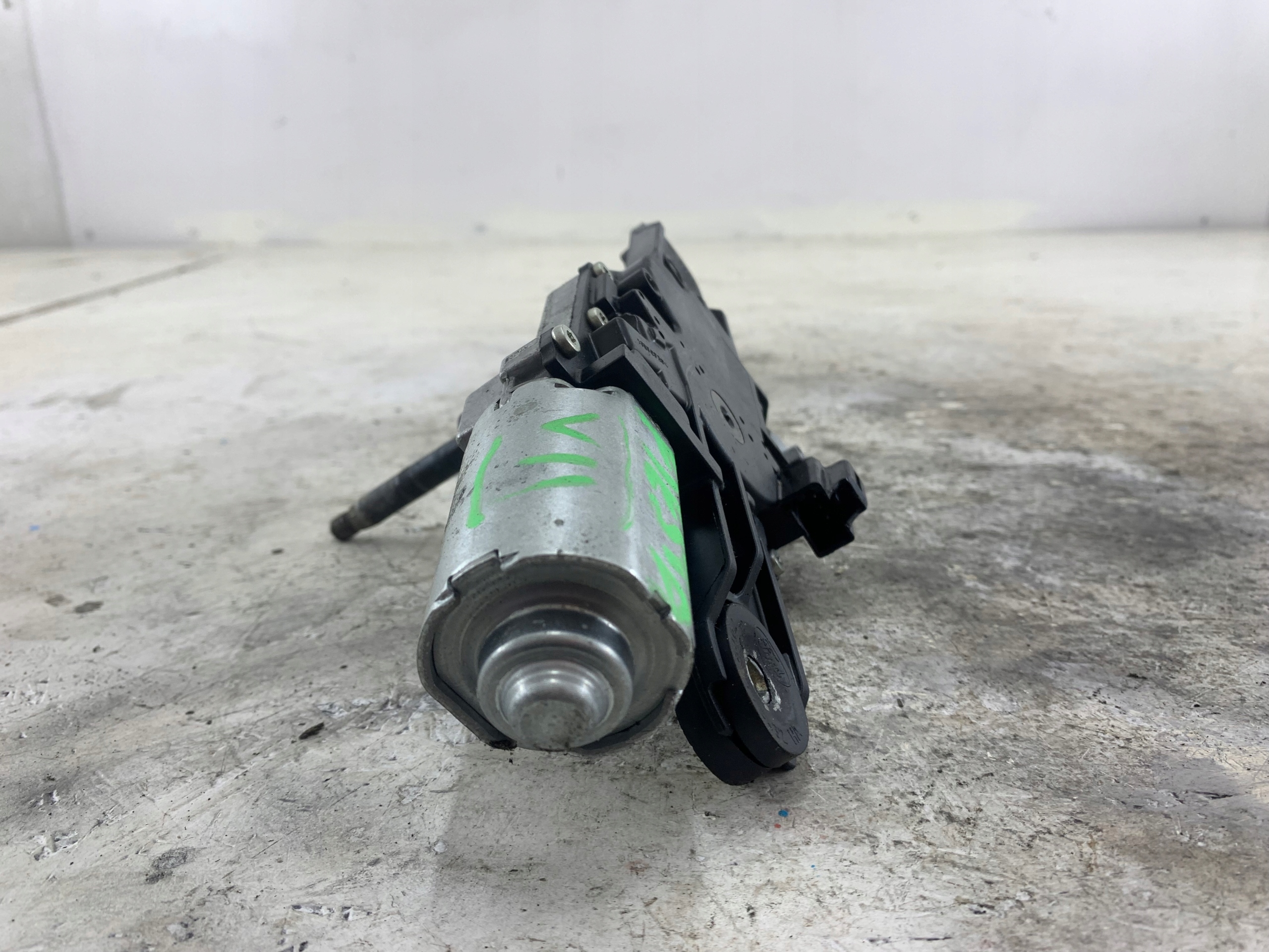 FORD FIESTA MK7 wiper mechanism front 8A6117B571AB