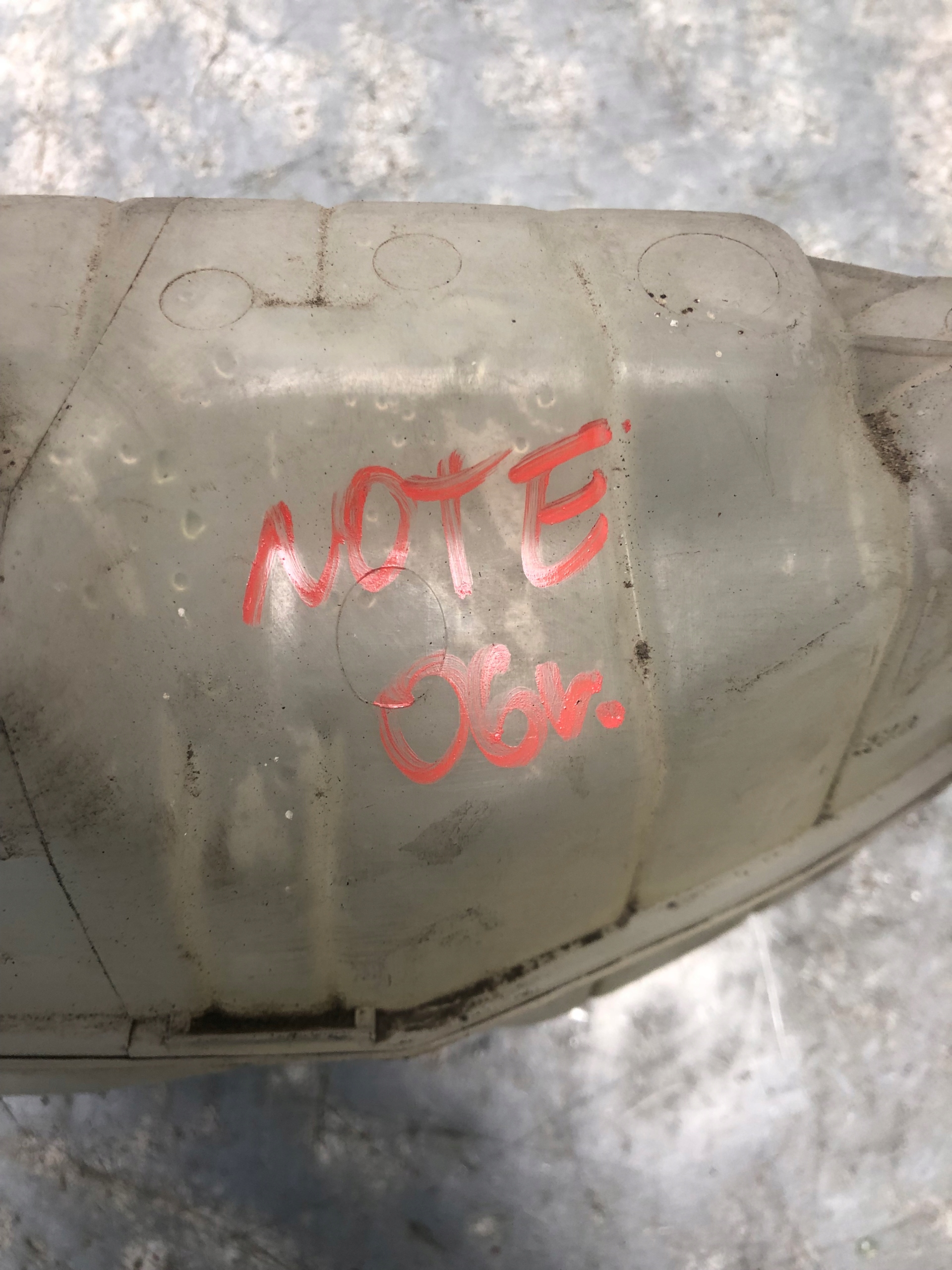Réservoir eau NISSAN NOTE E11 21711AX600