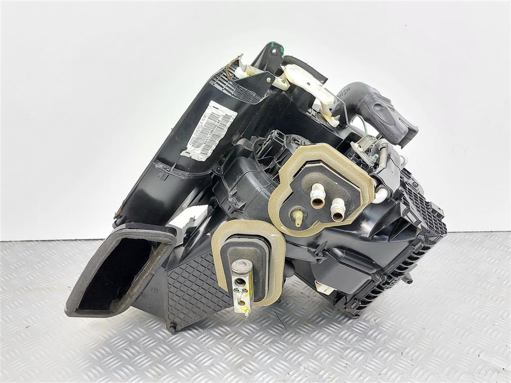 8V51-19B555-AG - Обогреватель в сборе Ford Fiesta Mk7 08-12 Европа