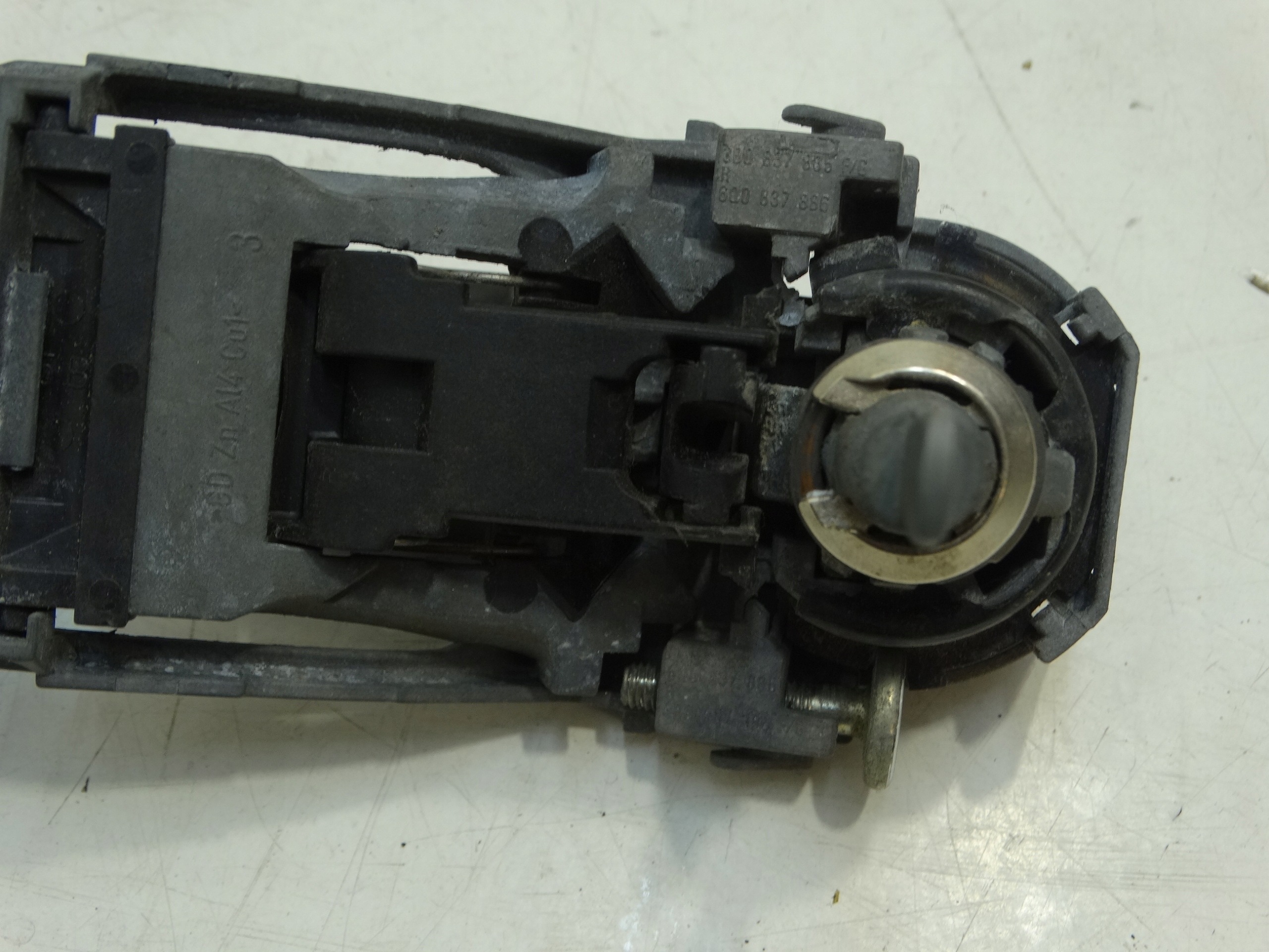 handle exterior left front VOLKSWAGEN POLO 9N LIFT