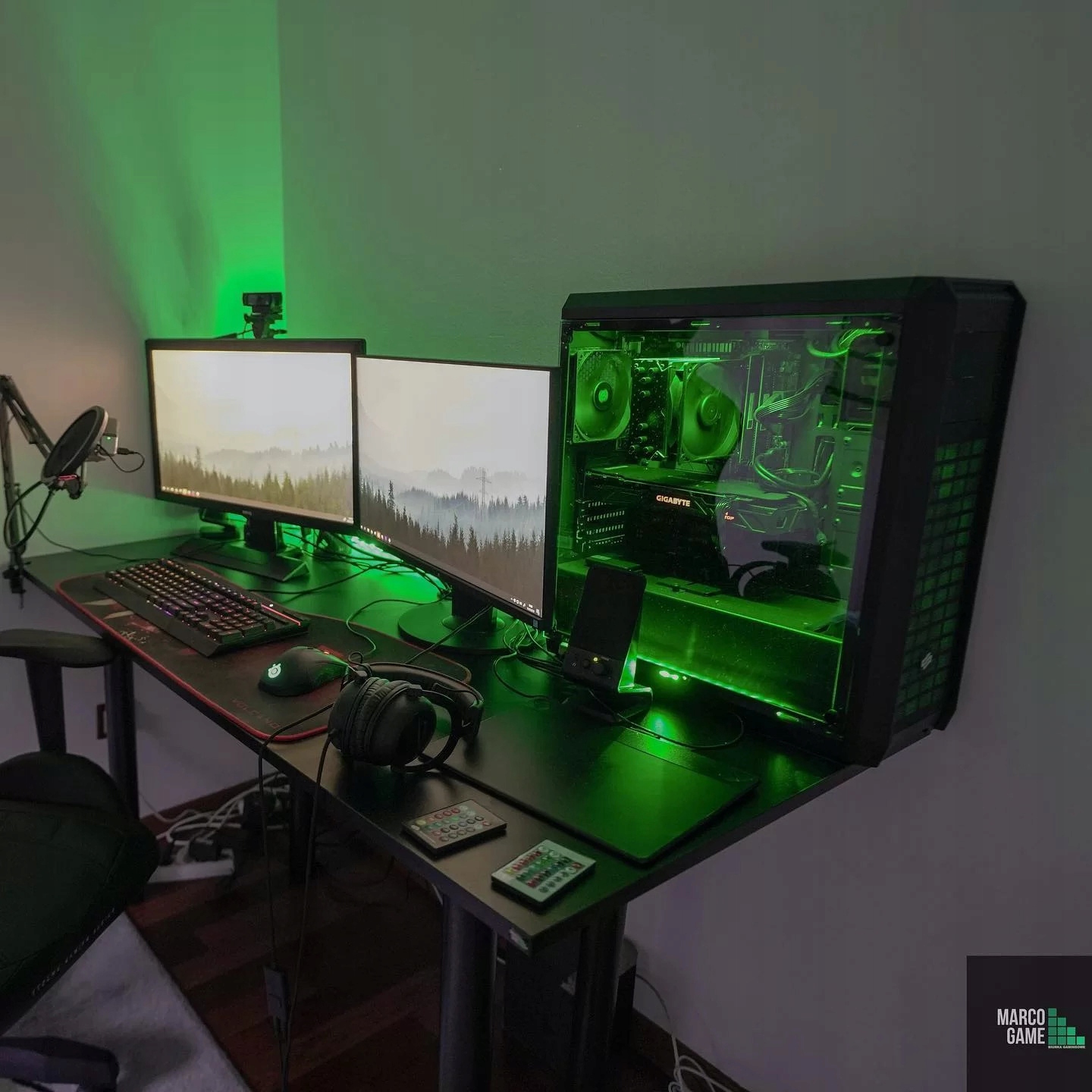 Biurko Gamingowe Gracza MARCO GAME LED Czarne + GRATIS UCHWYT NA SŁUCHAWKI Materiał blatu płyta laminowana