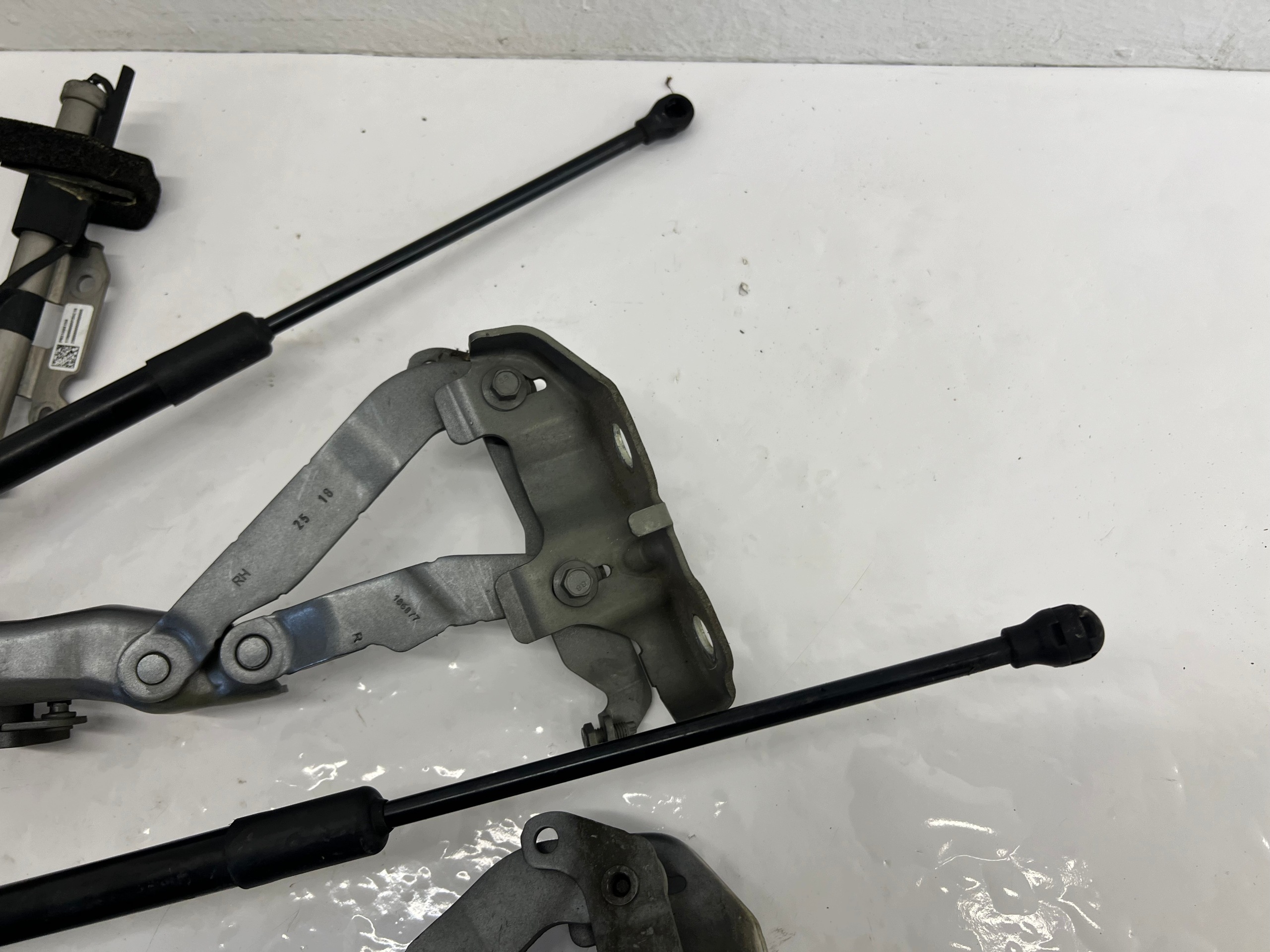 VOLVO V60 II Cerniere cofano 714-16 + NABOJE KOMPLET 32244193 32244192