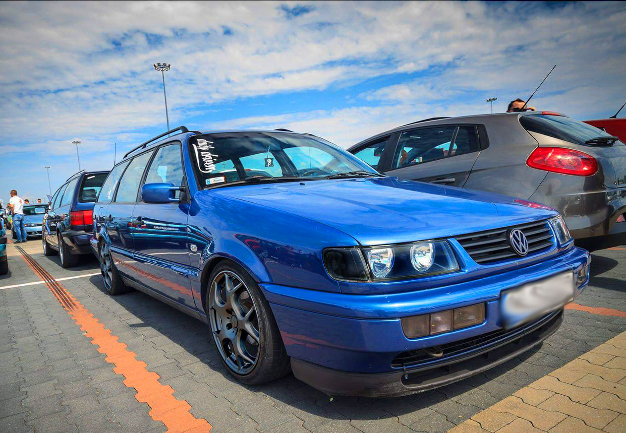 VW PASSAT B4 93-97 LAMPY reflektory BLACK ringi H7 Regulacja wysokości elektryczna manualna