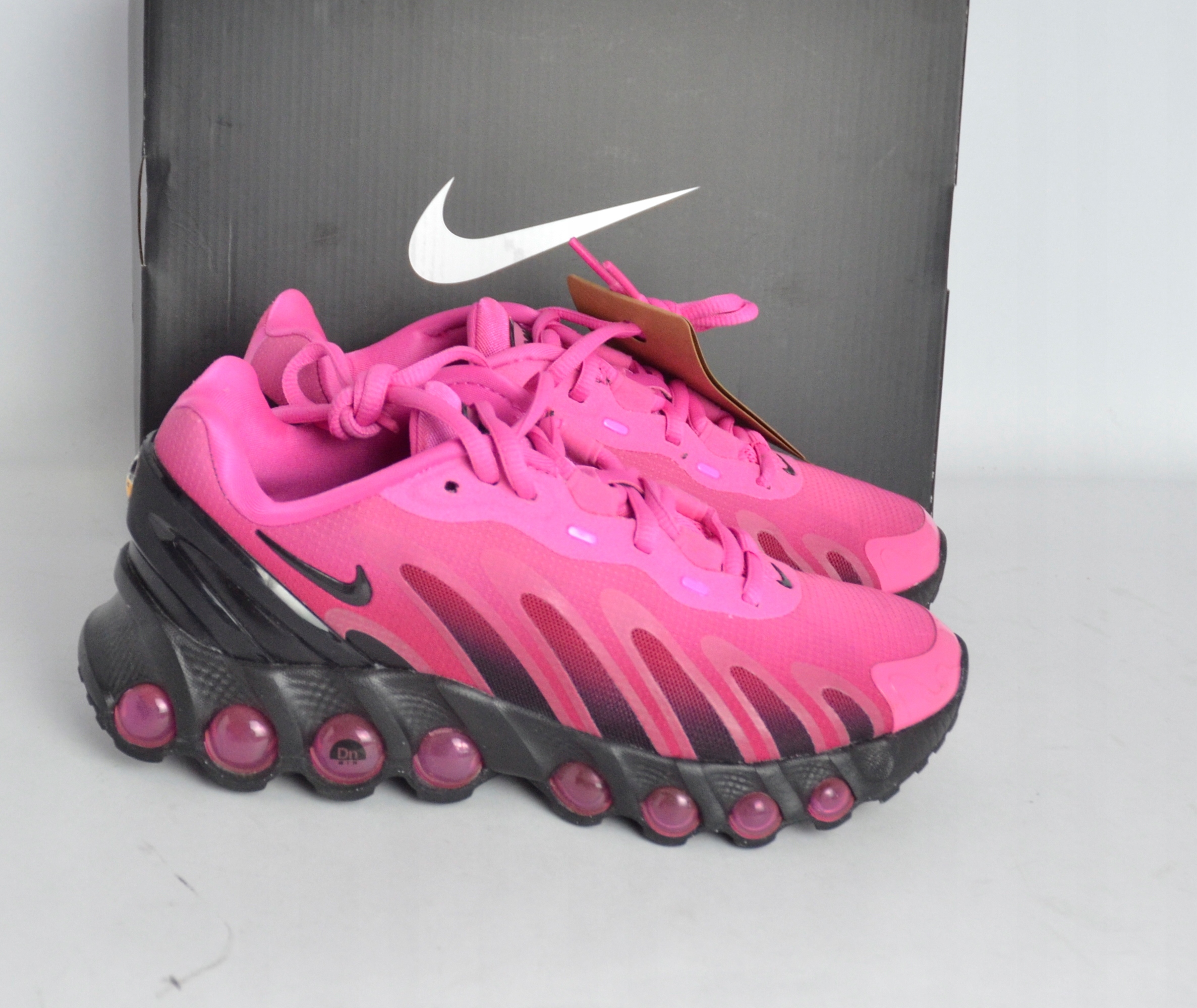 靴 Nike Air Max dn Pink Solid 26cm NIKE公式】エア マックス Dn8 'Hyper Pink' (FQ7860-600 / AM