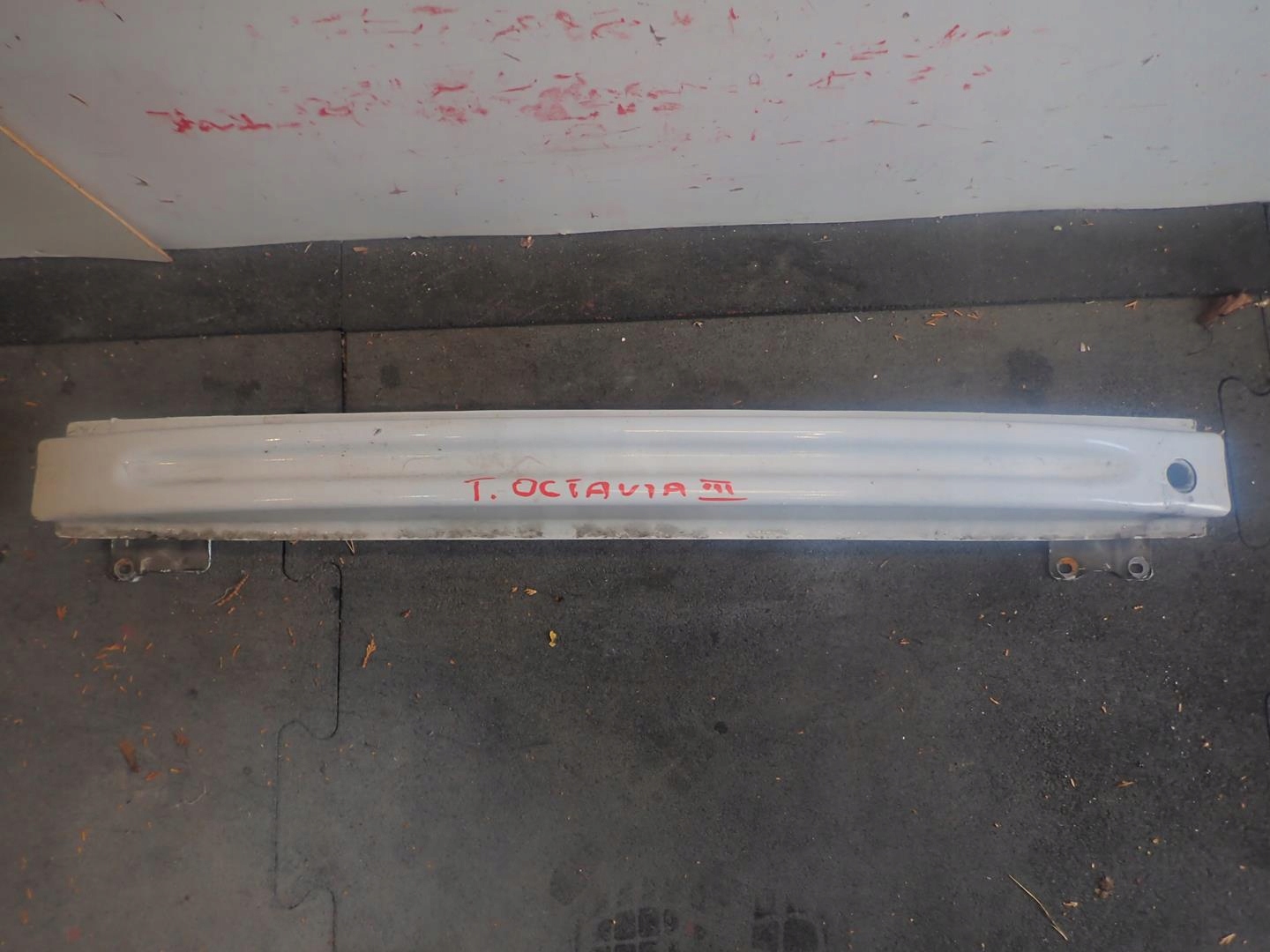 träger unter Stoßstange heck SKODA OCTAVIA III 2012