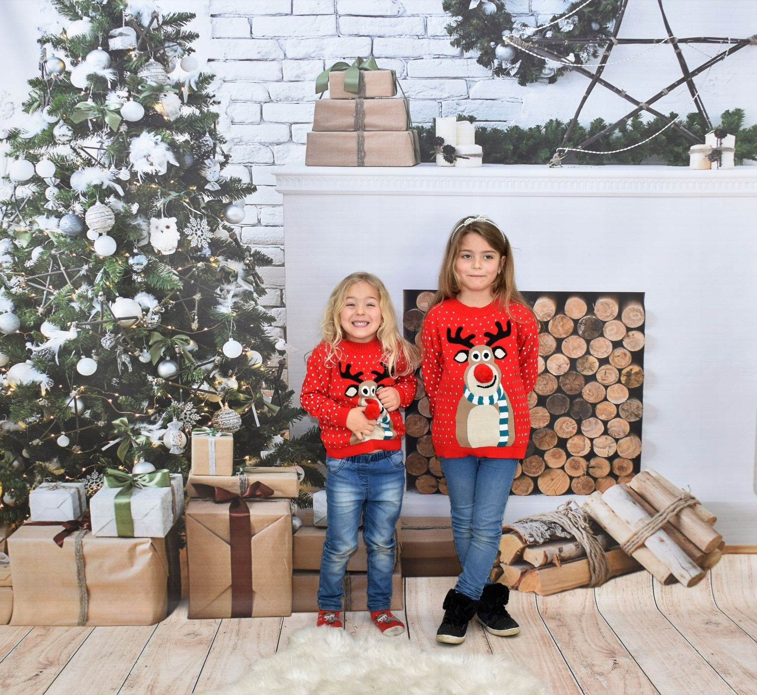 SWETER ŚWIĄTECZNY DZIECKO CZERWONY RENIFER NOS 7/8 Zapięcie brak