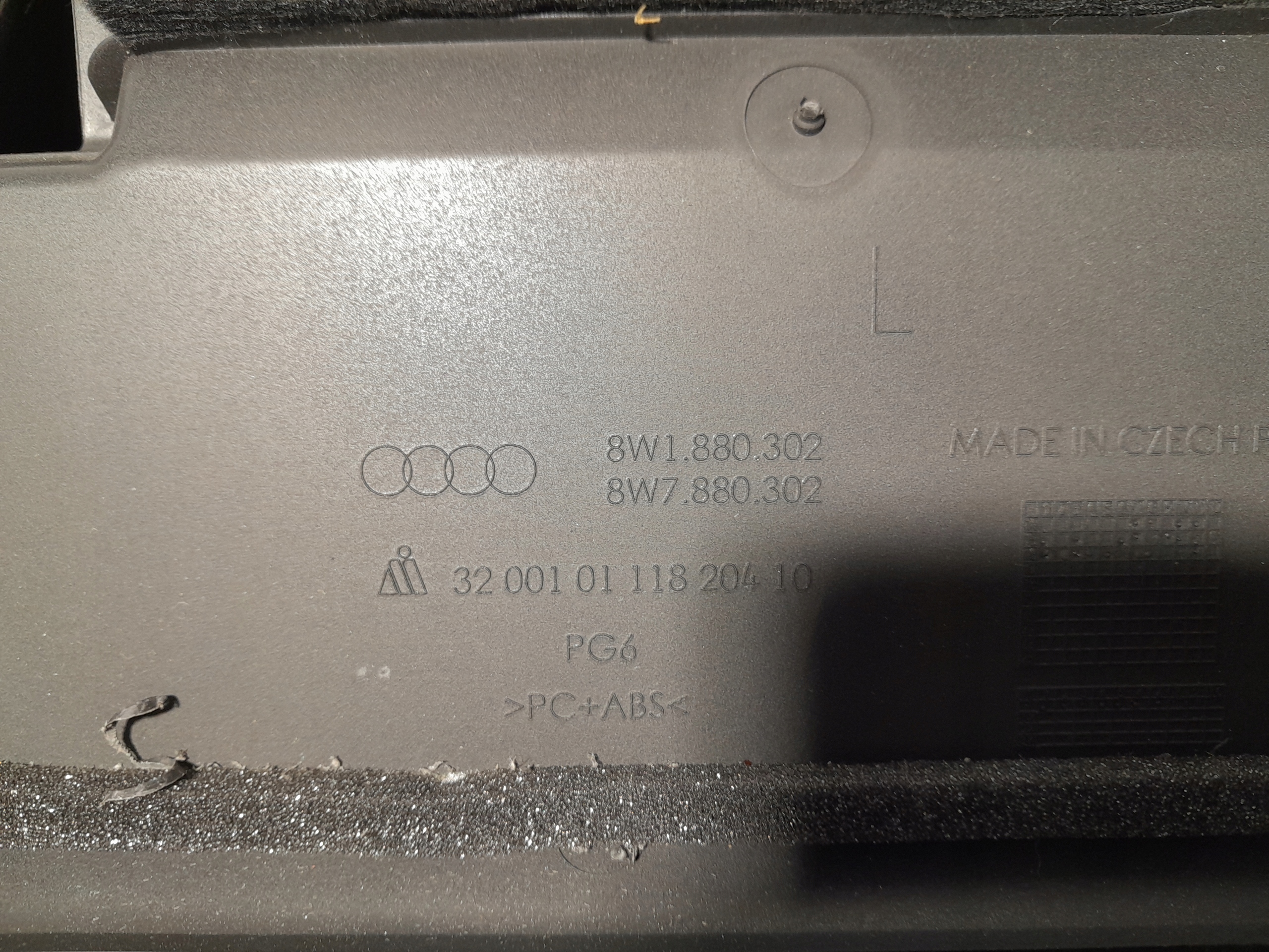 AUDI A4 B9 Handschuhfach des Beifahrers VALET 8W1880302