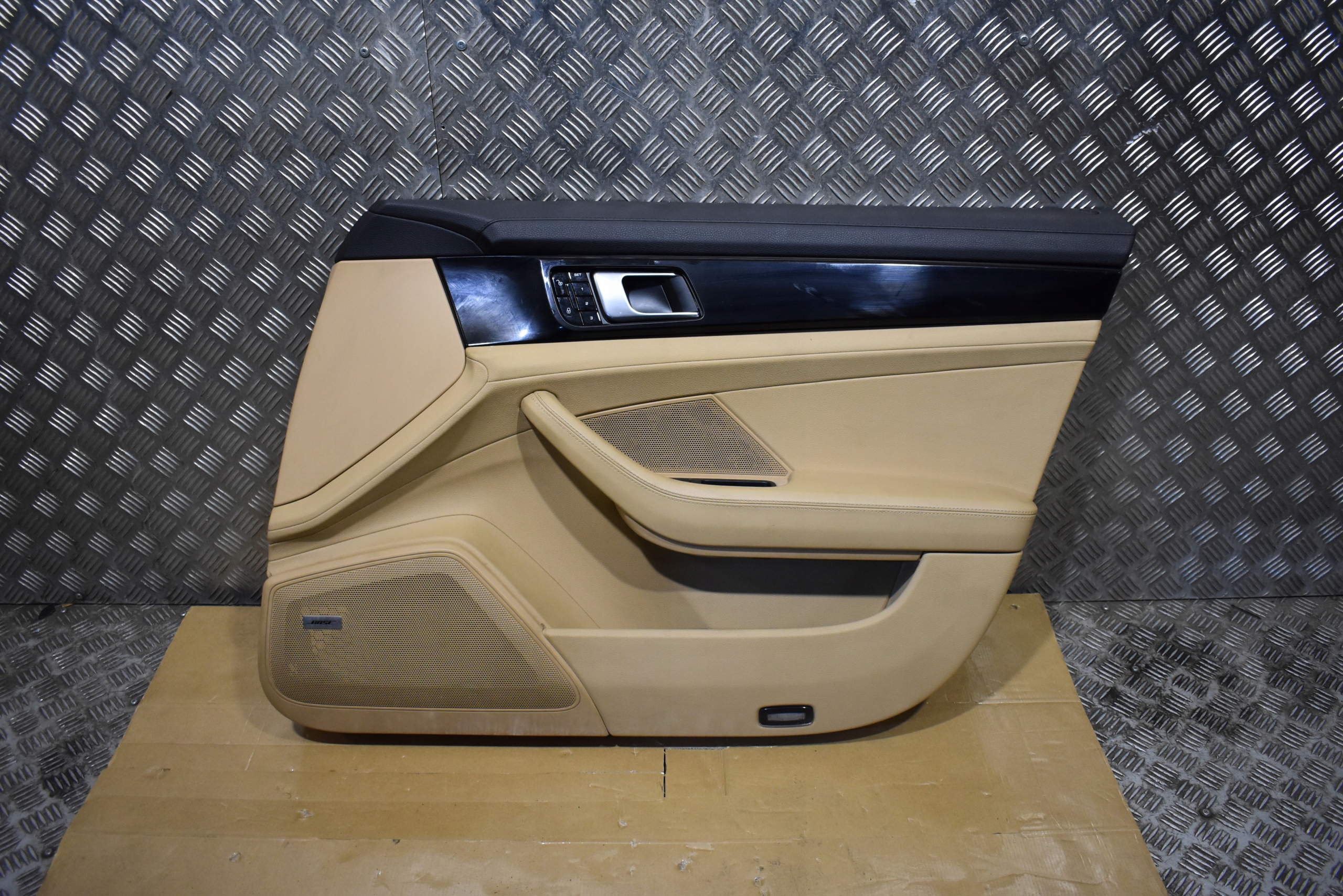 IDEALNY side front front right PORSCHE PANAMERA 971 LUXOR BEIGE 1