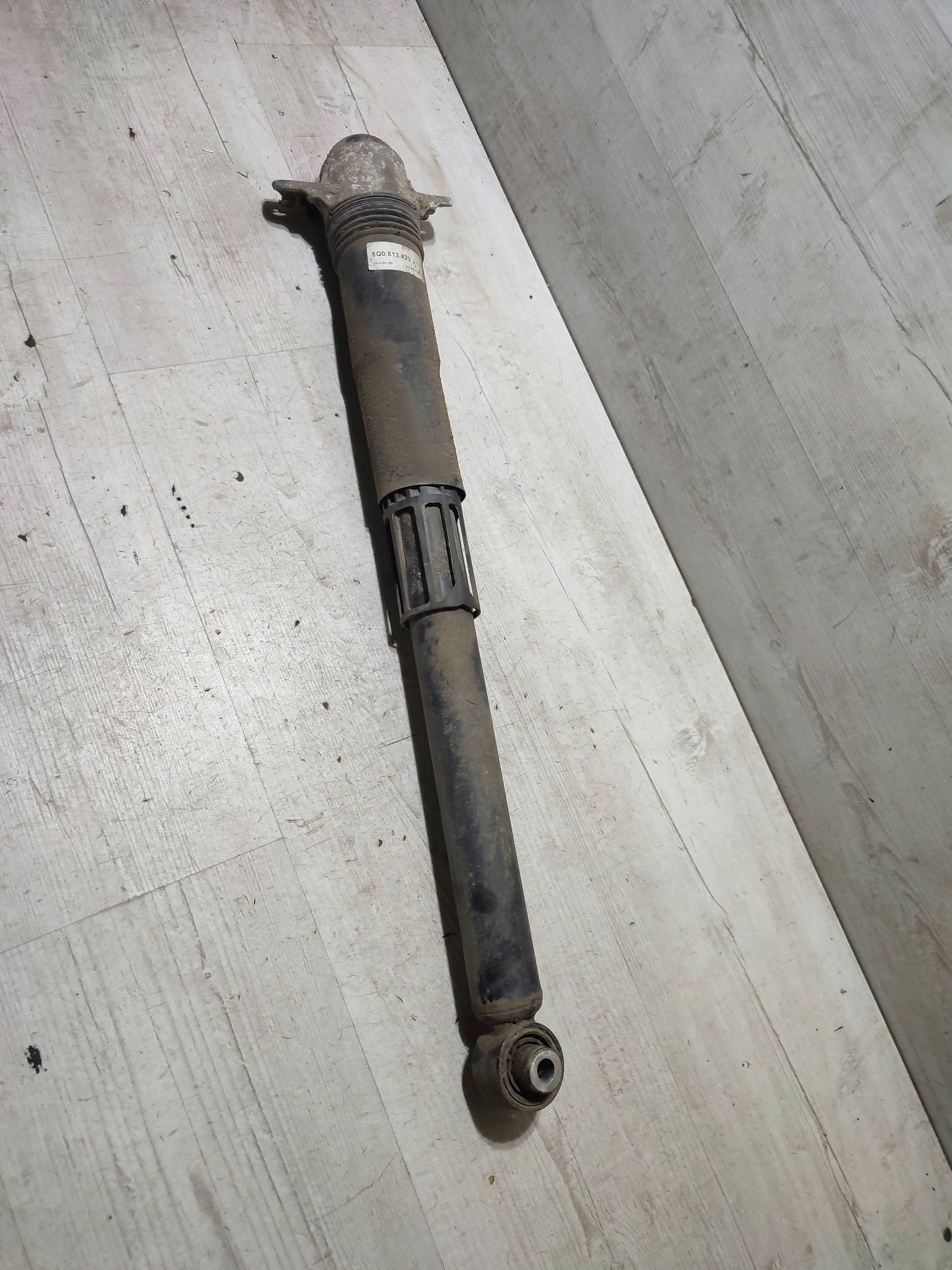 Volkswagen Touran III 2020 rear part right shock absorber