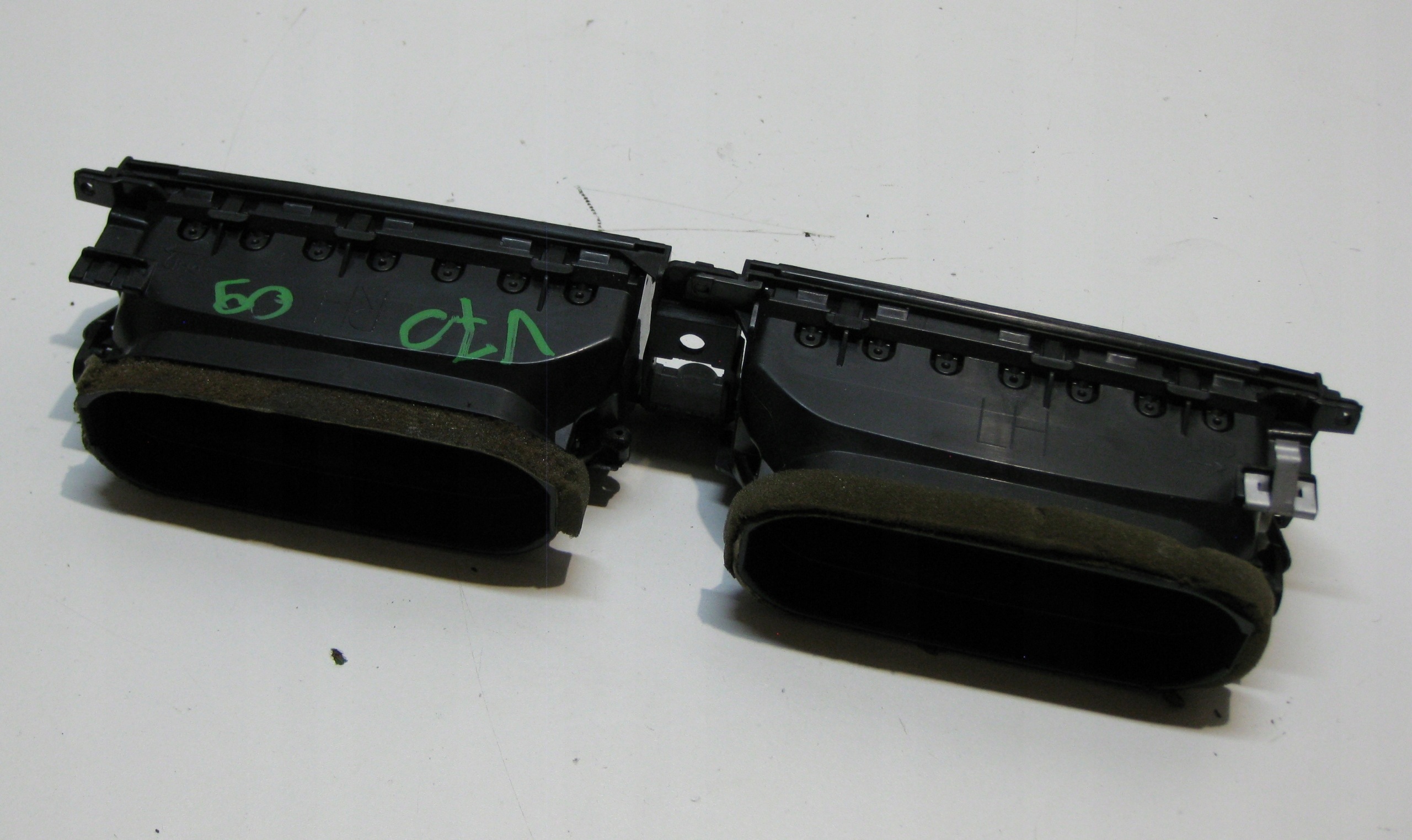 VOLVO V70 2.0 D 09R grid air conditioning devices central 30643315