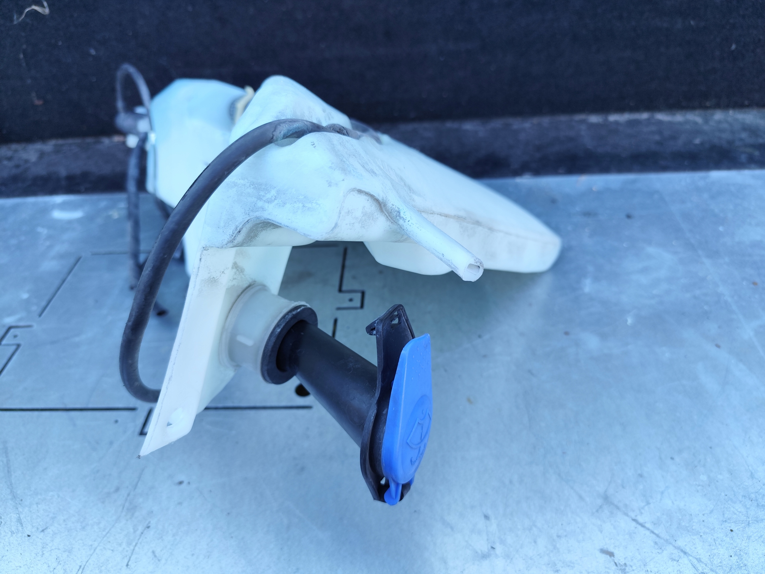 JAGUAR XJ 351 washer fluid tank