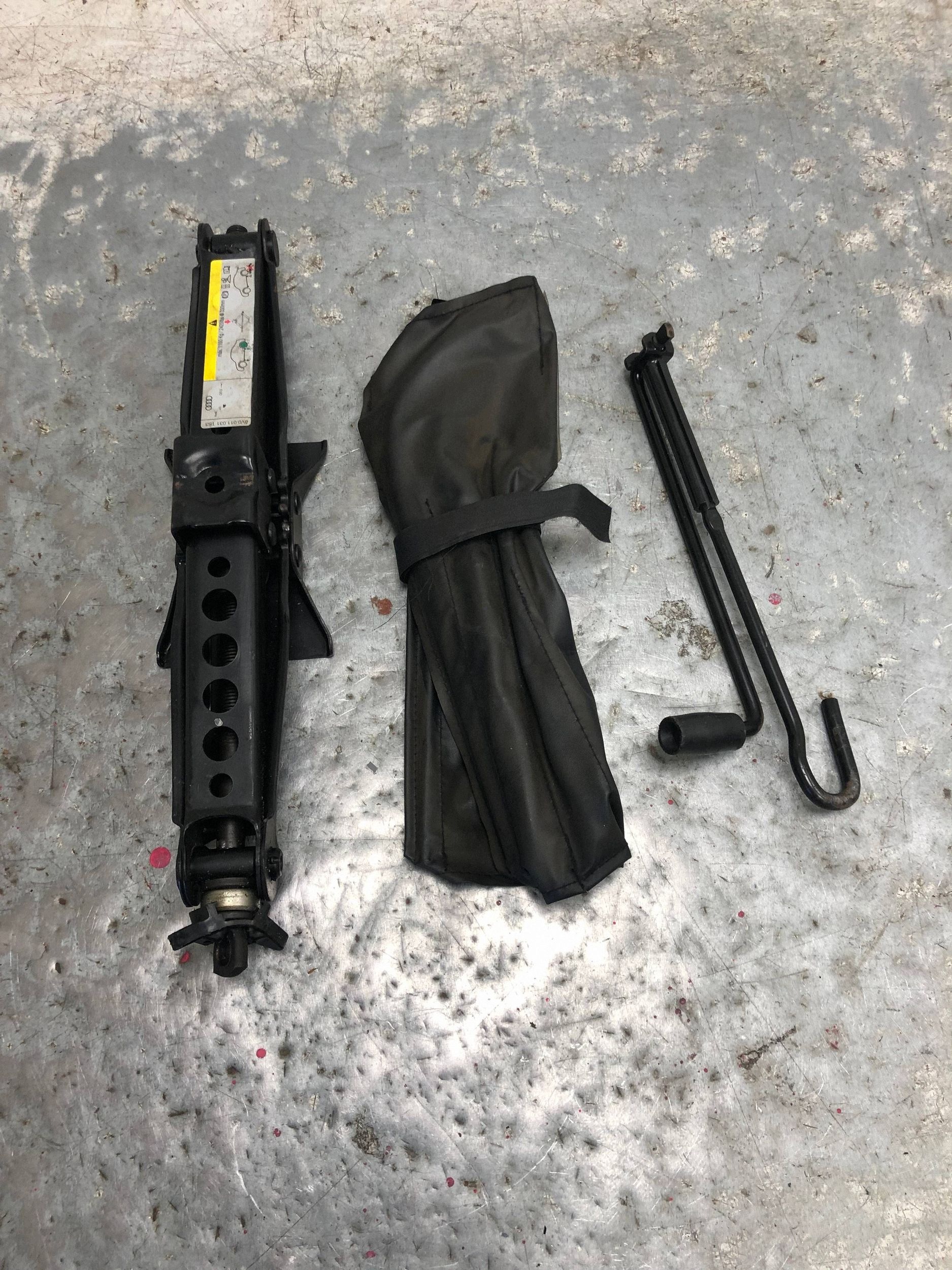 emelő kulcs KOMPLET AUDI A3 8V 8V0011031