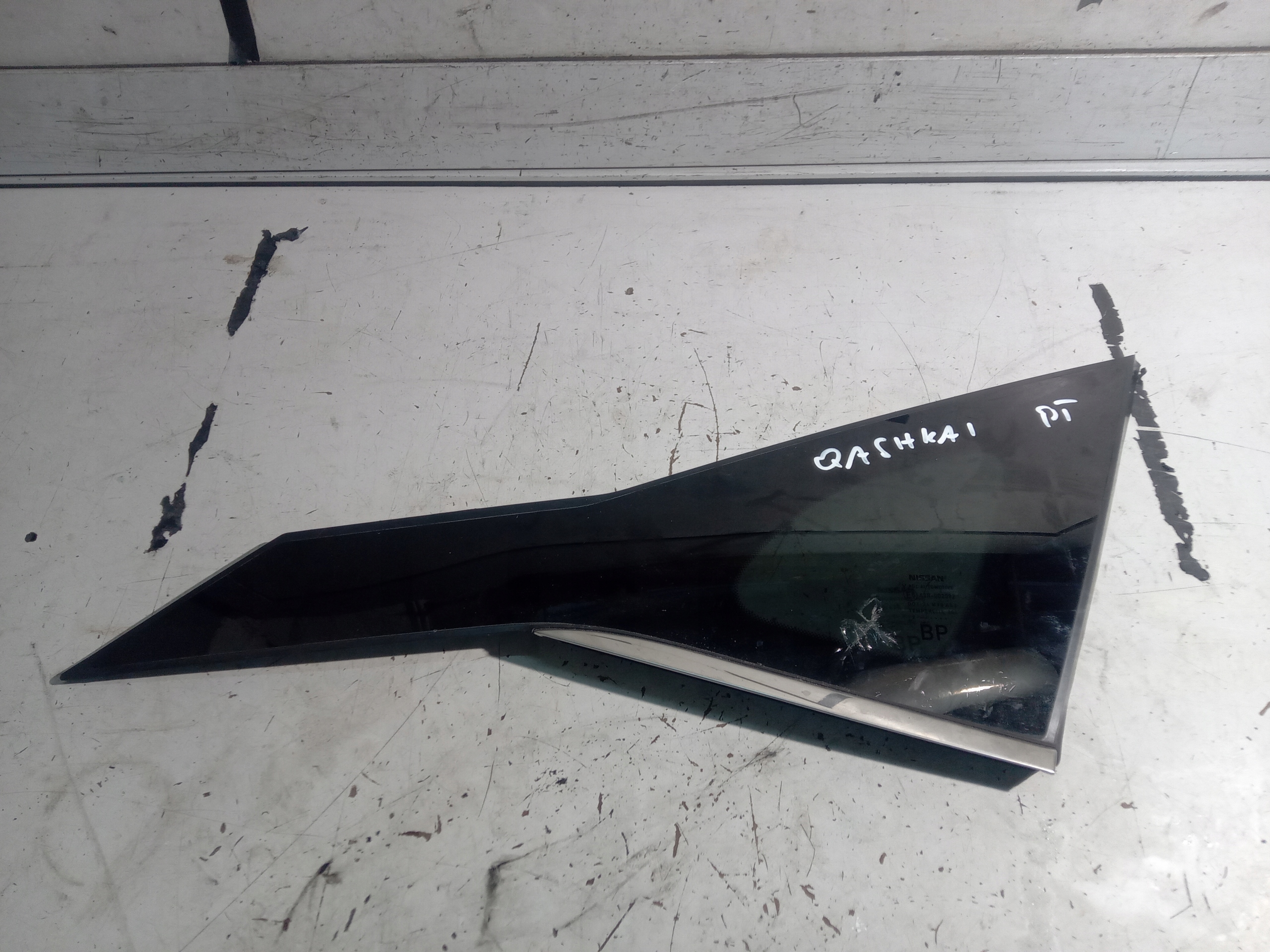 NISSAN QASHQAI III J12 заднее правое стекло