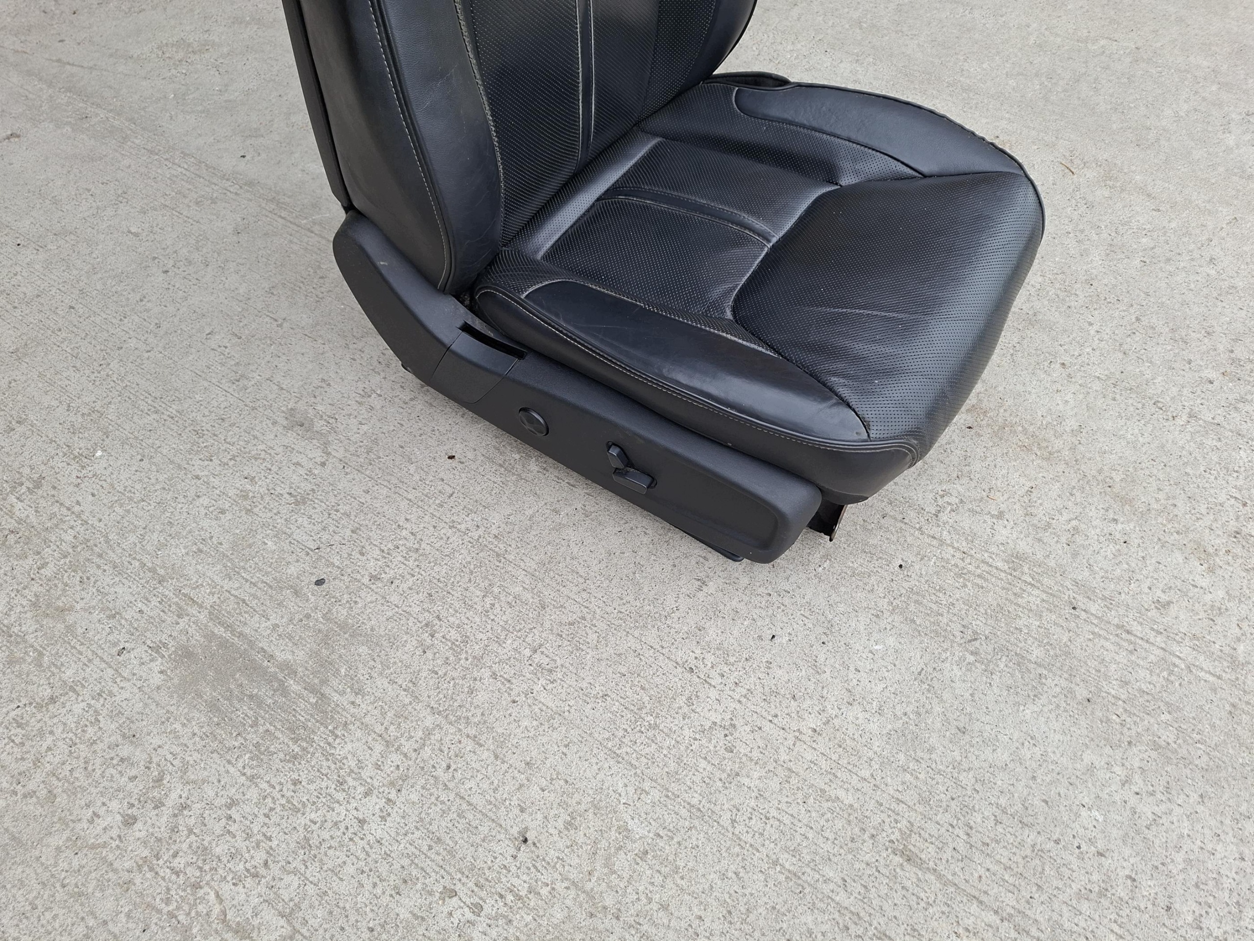 seat front front right GRZANY WENTYLOWANY CHRYSLER 300C II THEMA
