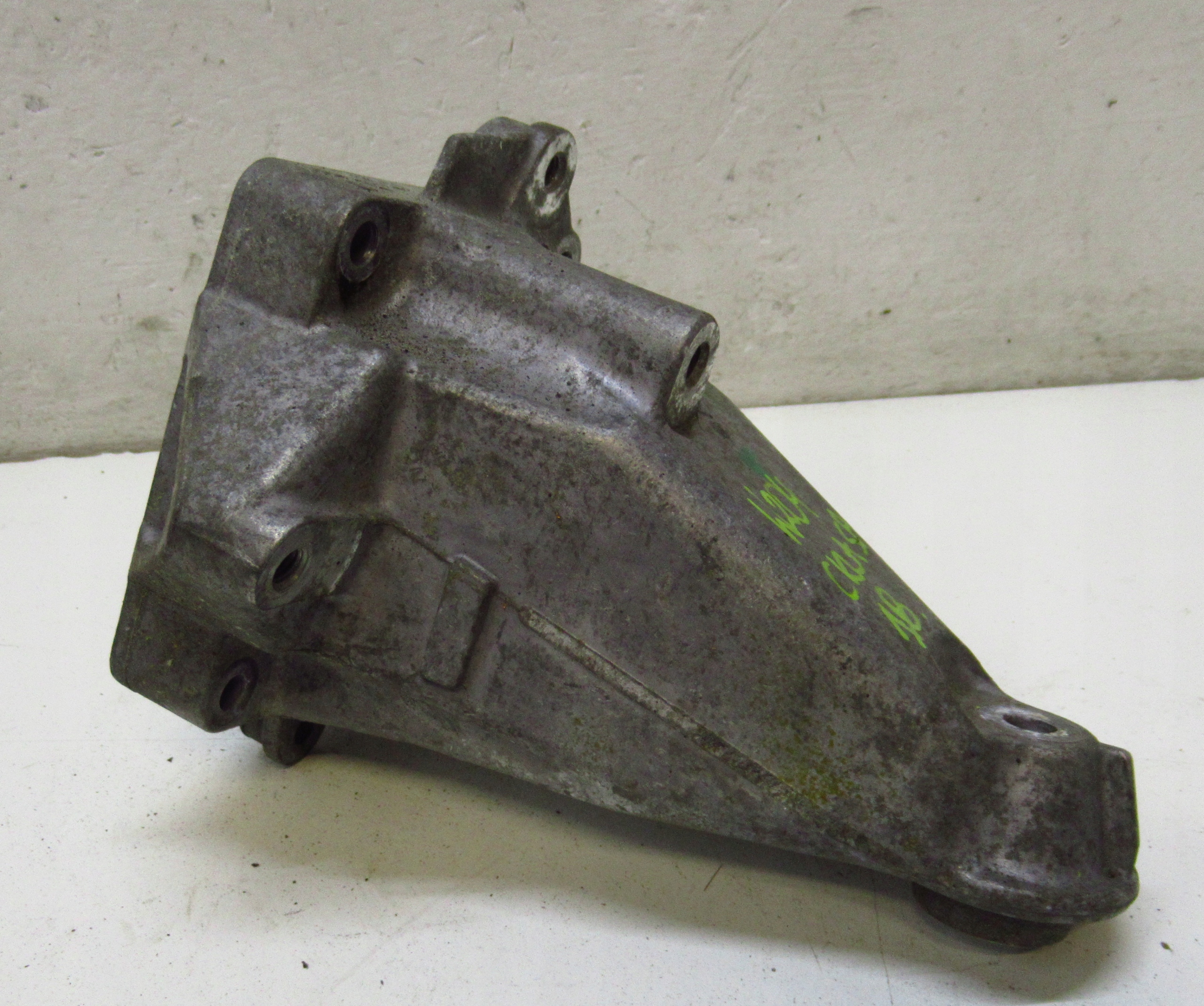MERCEDES W204 1.8 engine mount A2712232704
